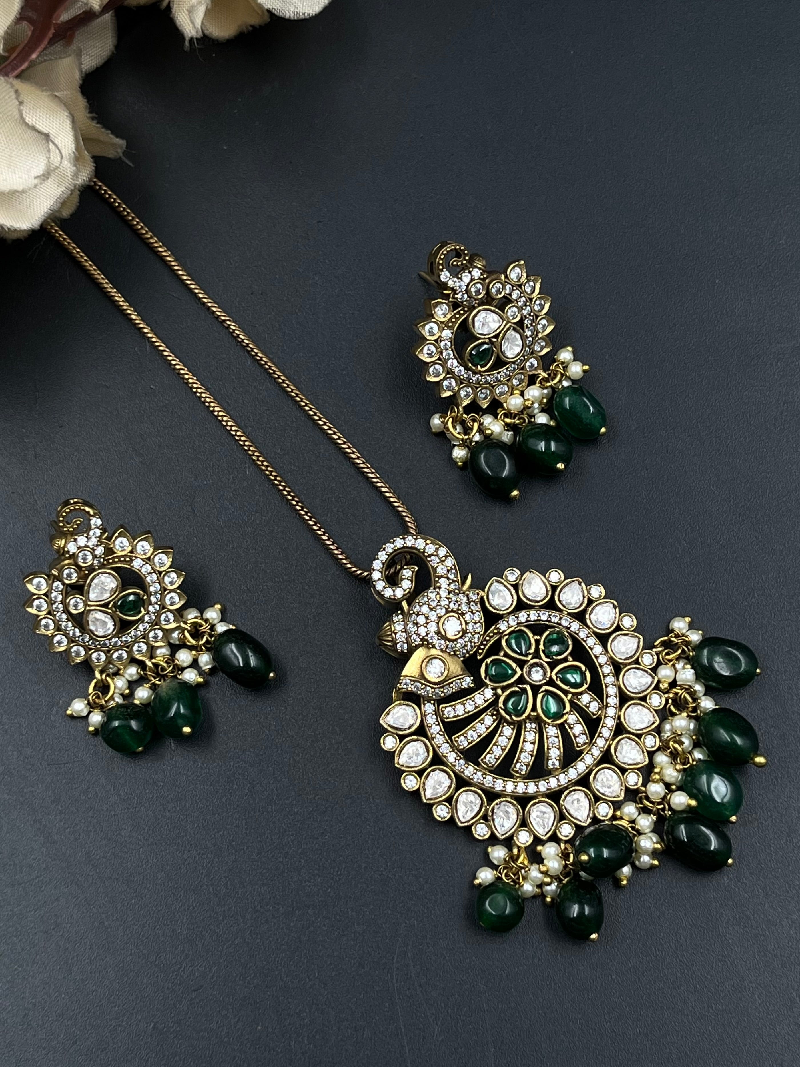 SAFIYA PENDANT