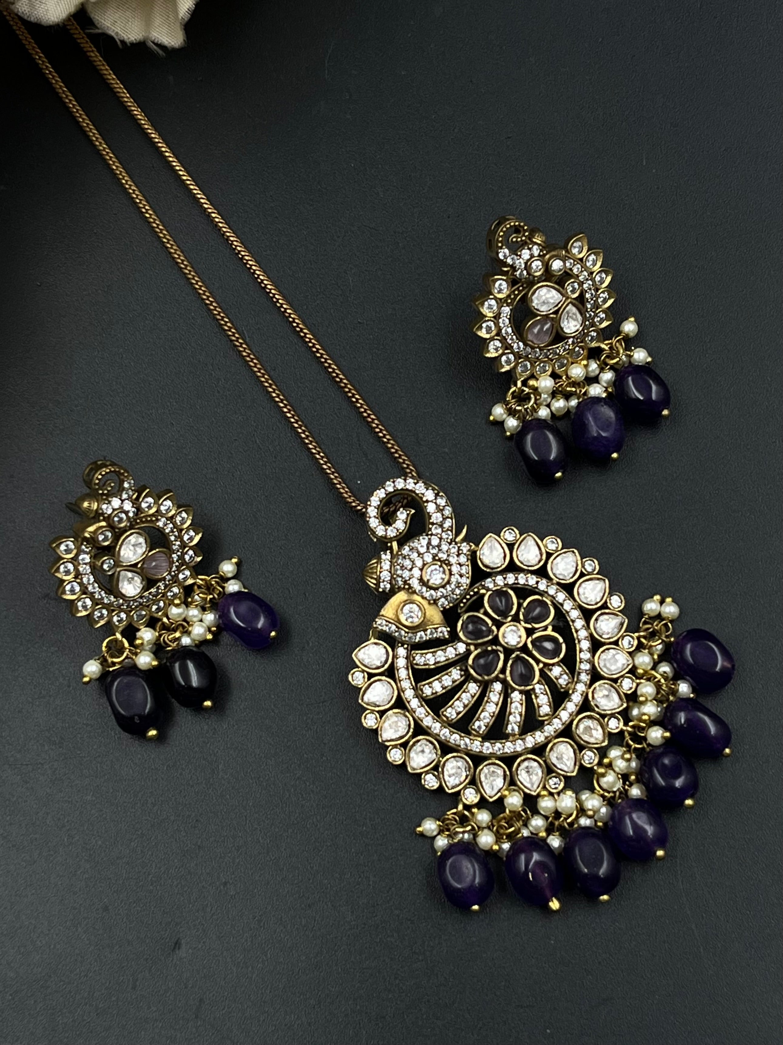 SAFIYA PENDANT