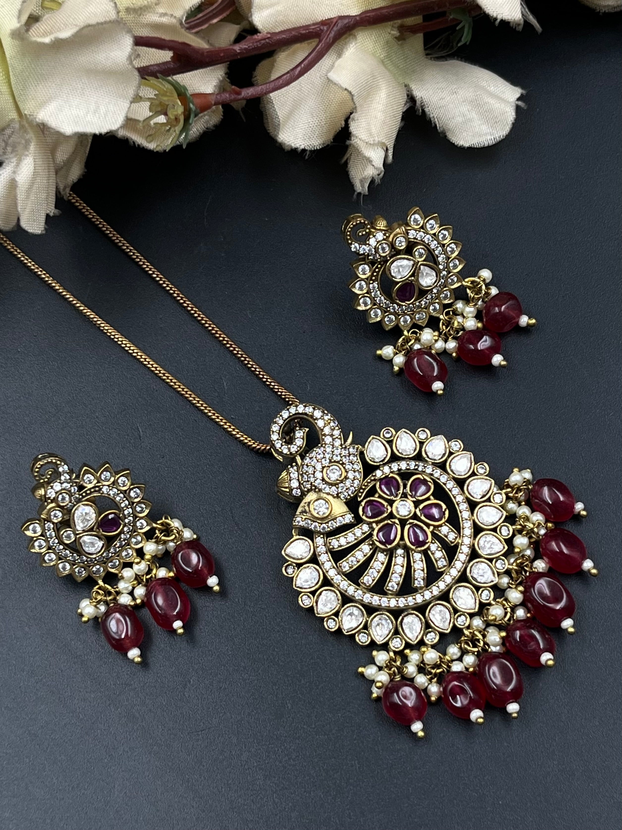 SAFIYA PENDANT