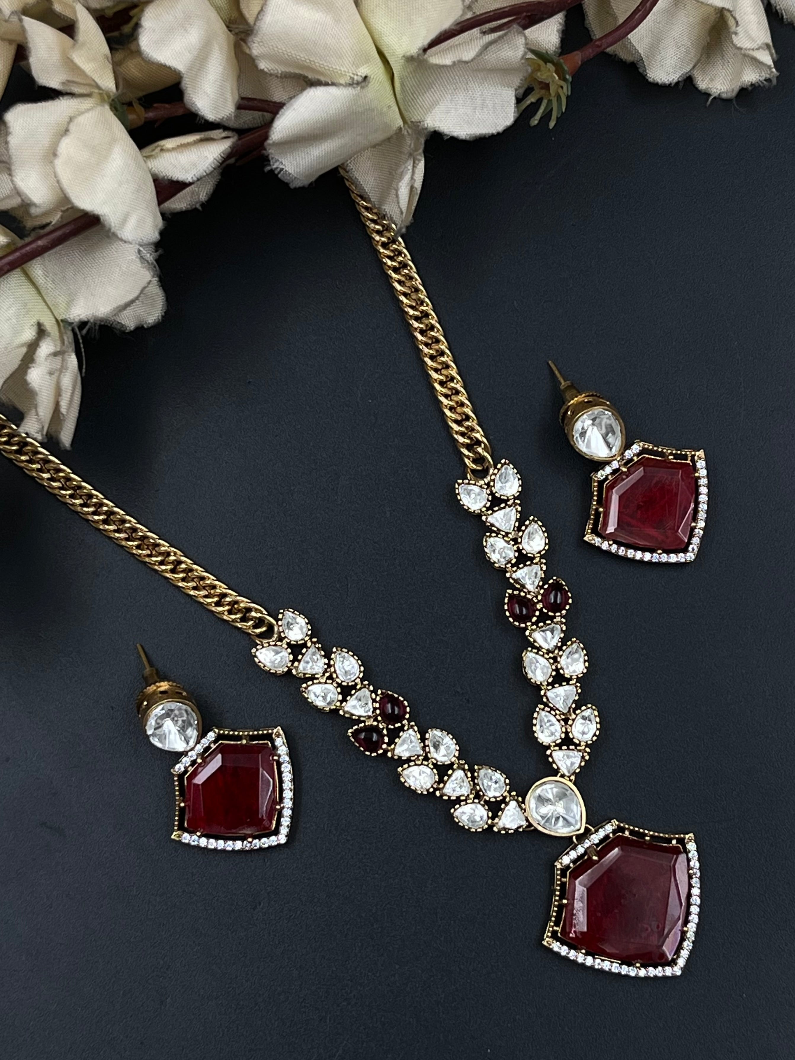 RANYA PENDANT