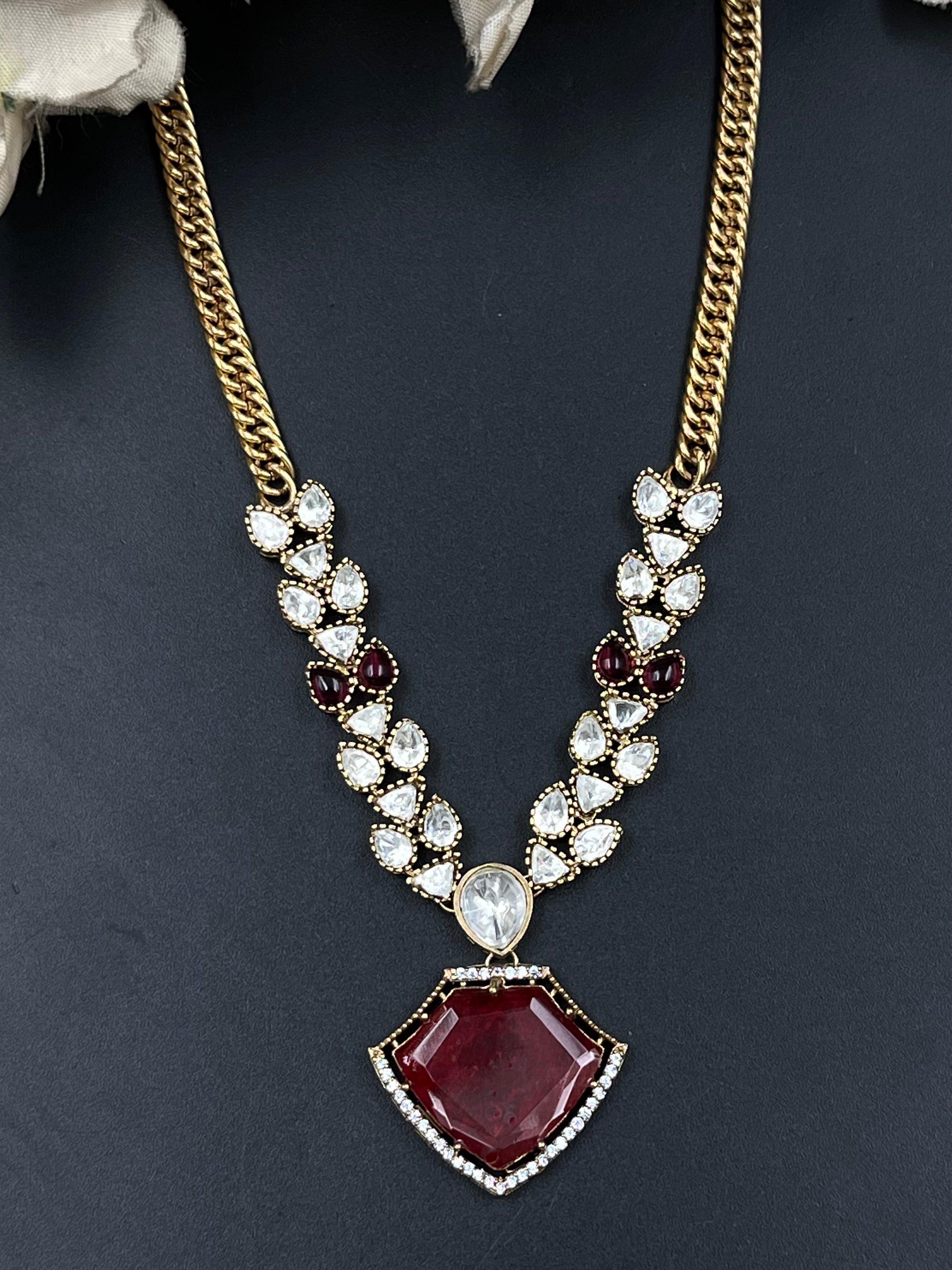 RANYA PENDANT