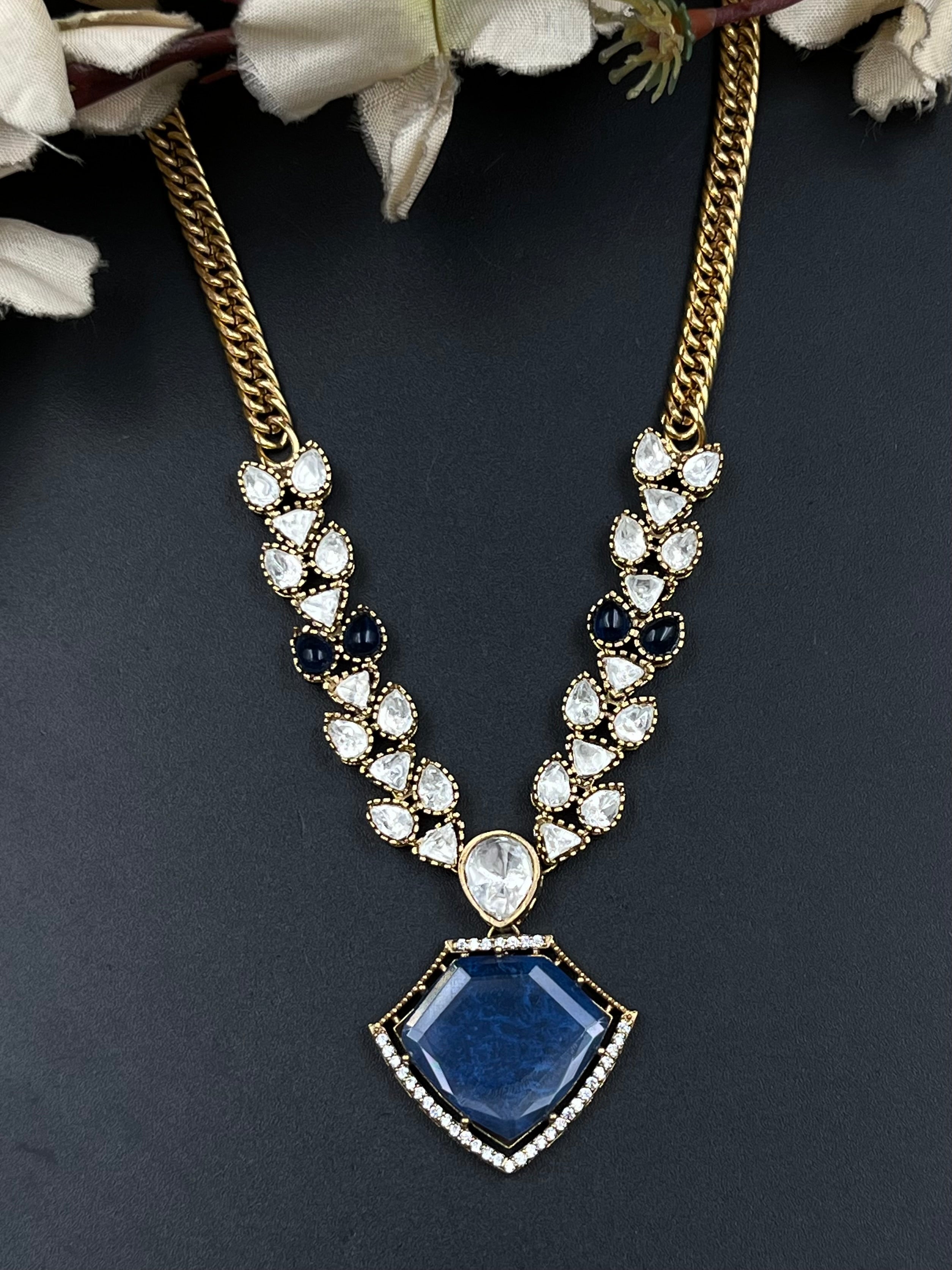 RANYA PENDANT