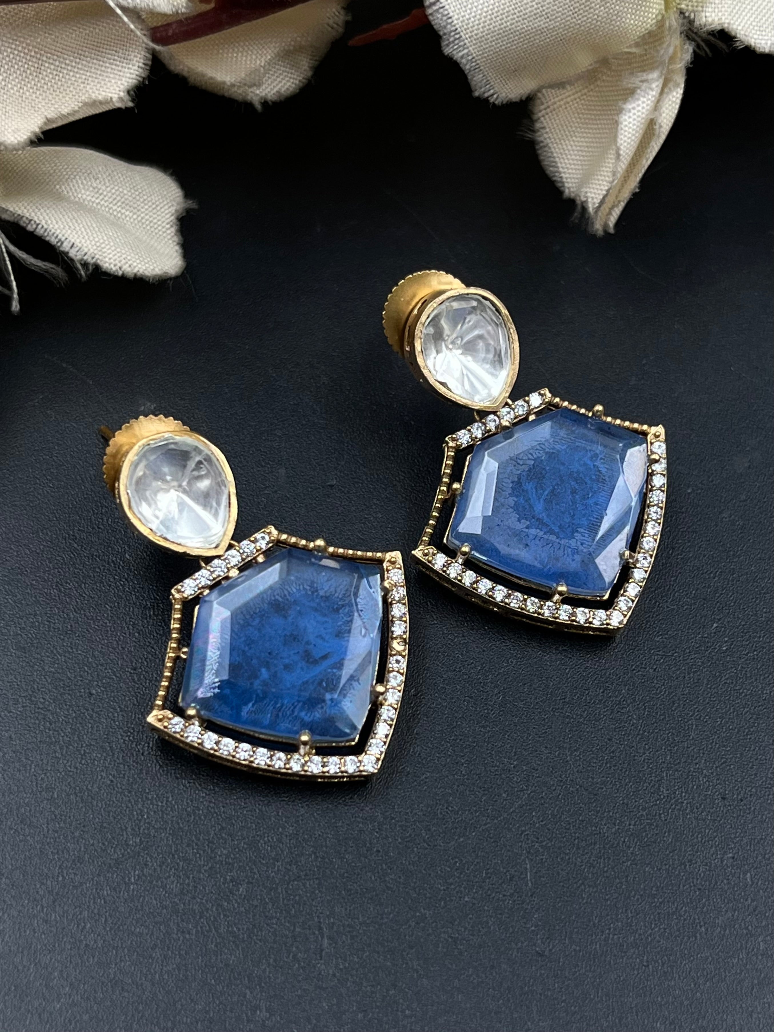 RANYA PENDANT
