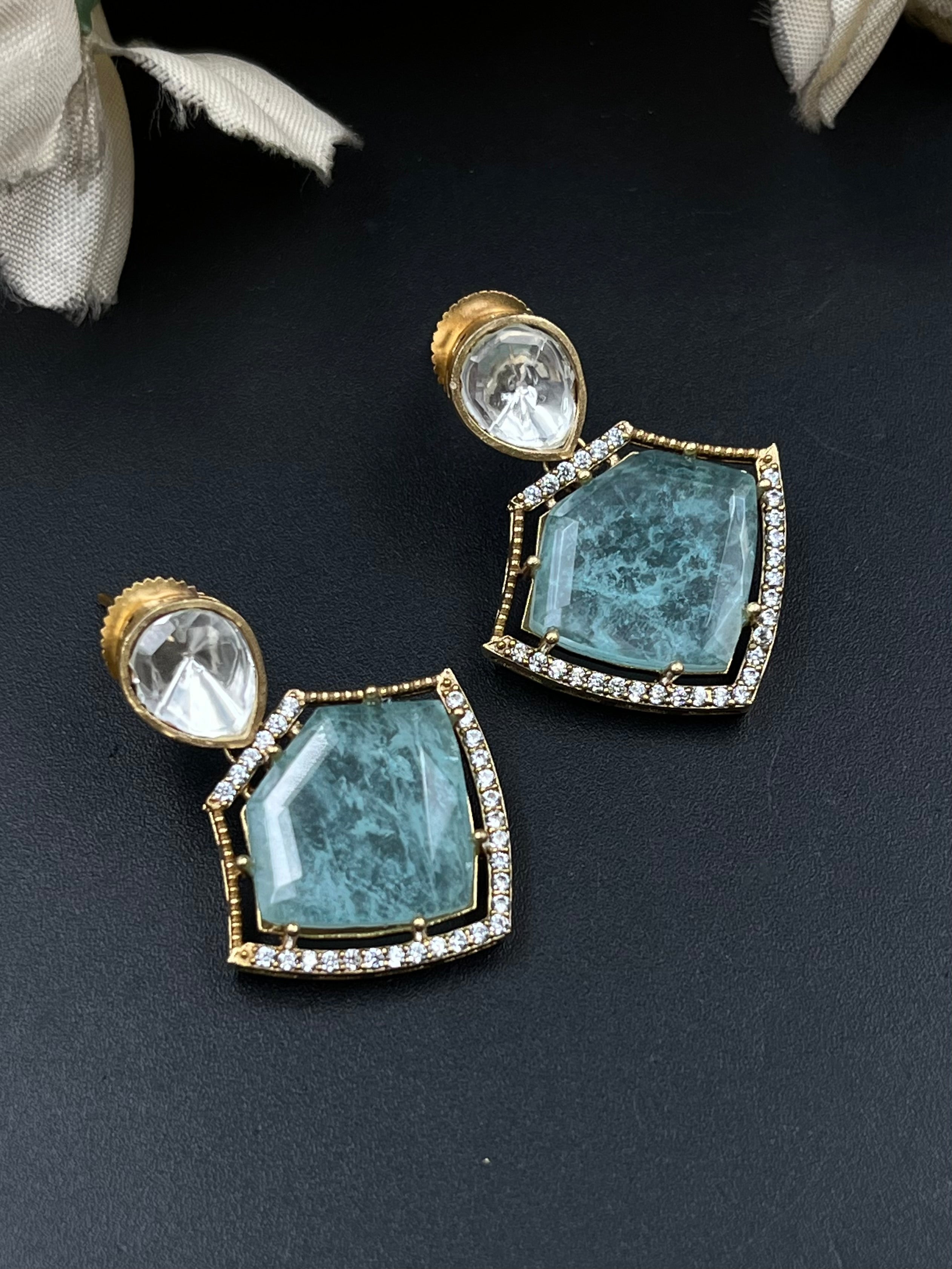 RANYA PENDANT