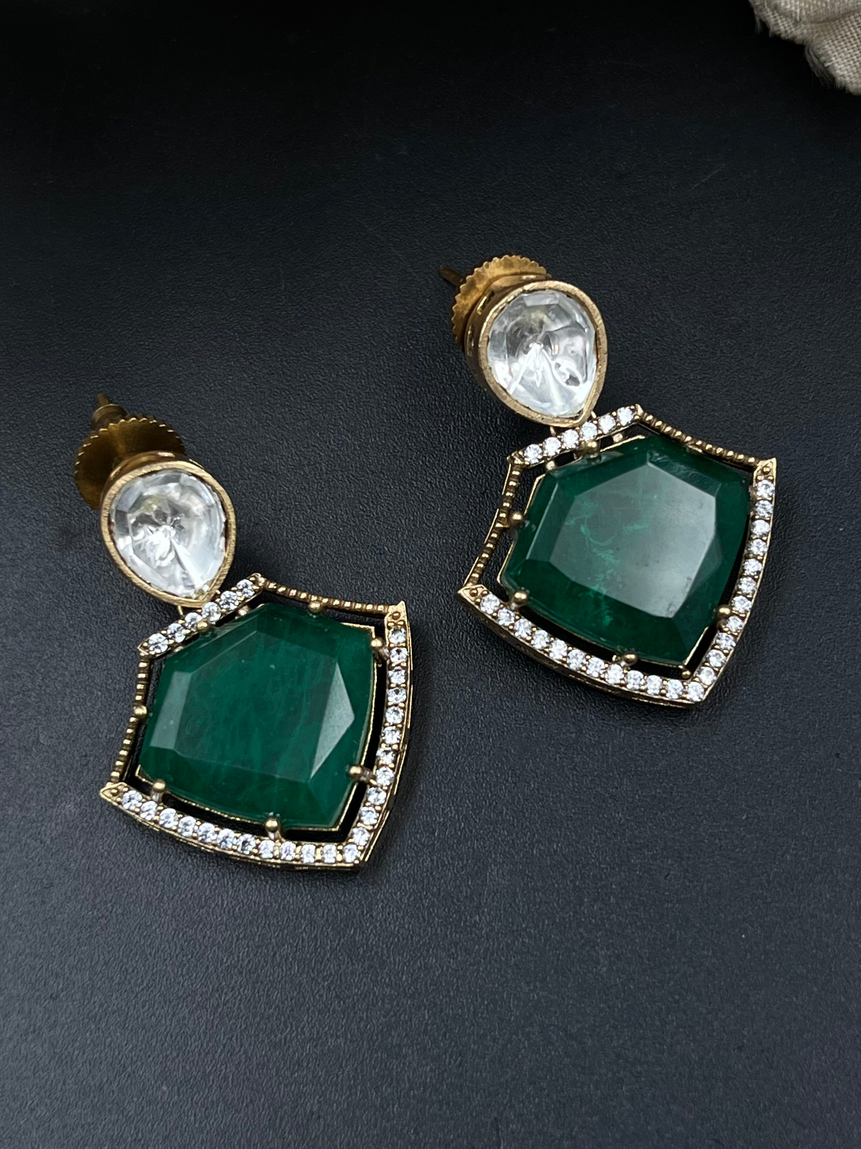 RANYA PENDANT