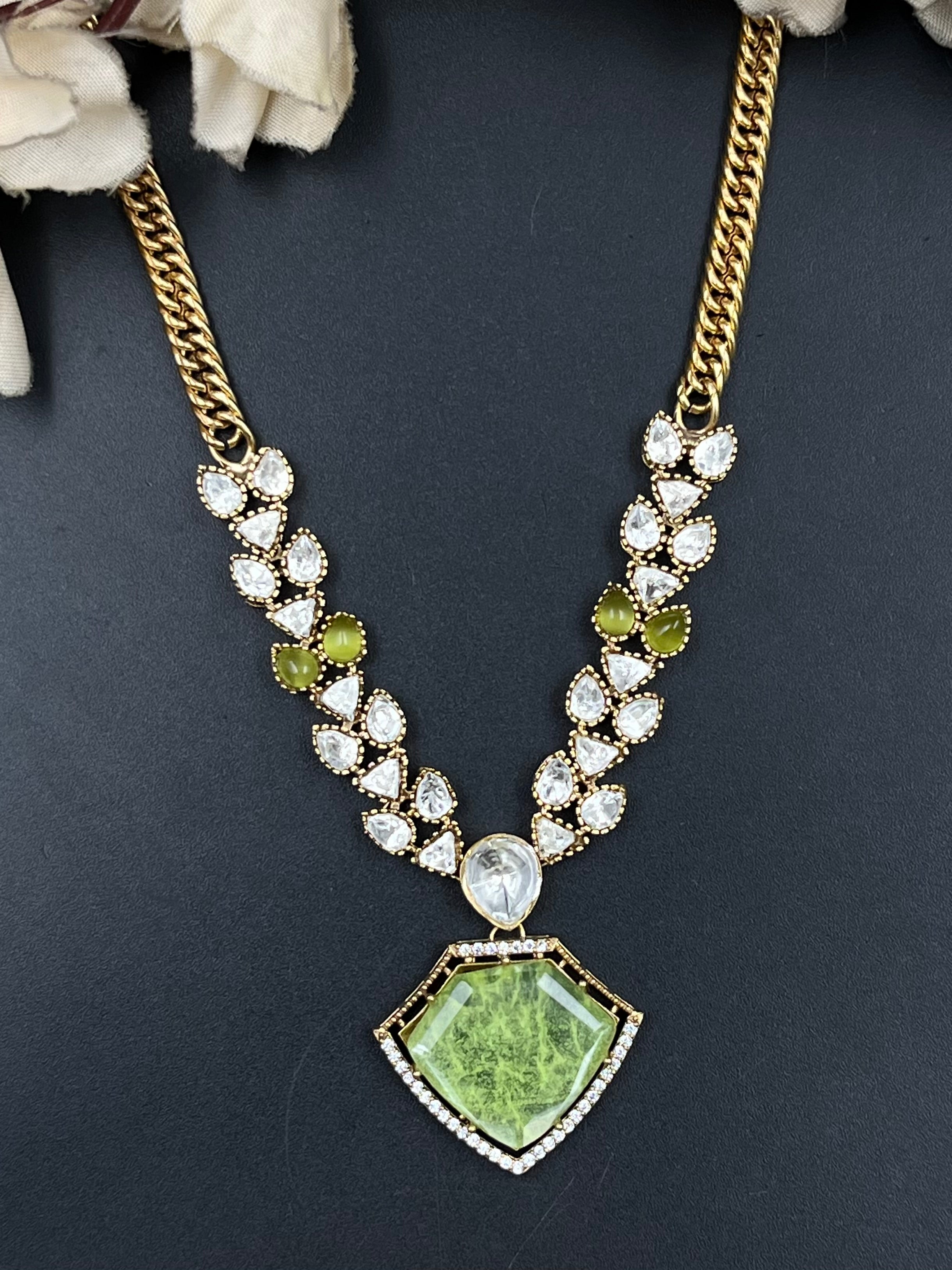 RANYA PENDANT