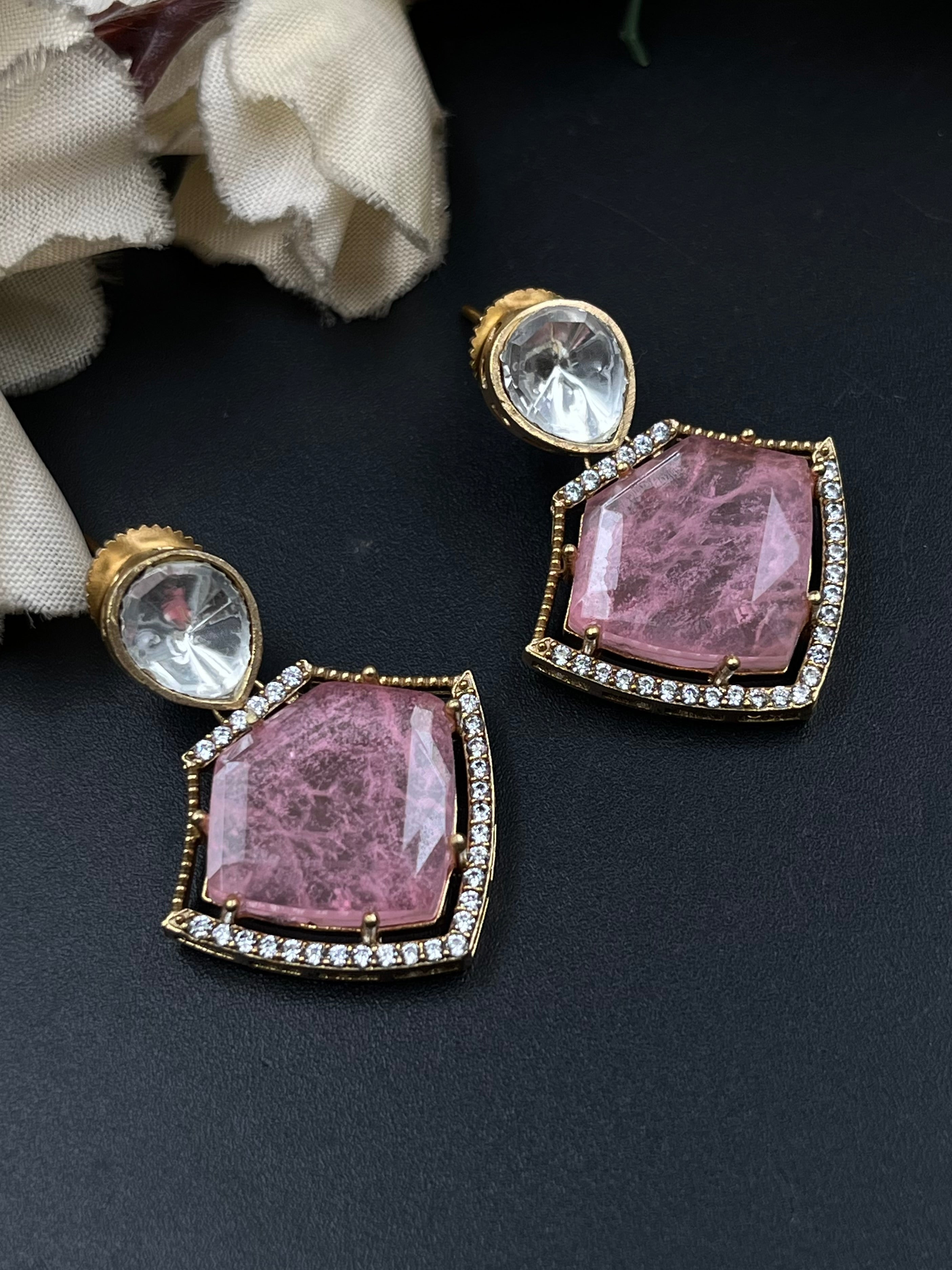 RANYA PENDANT