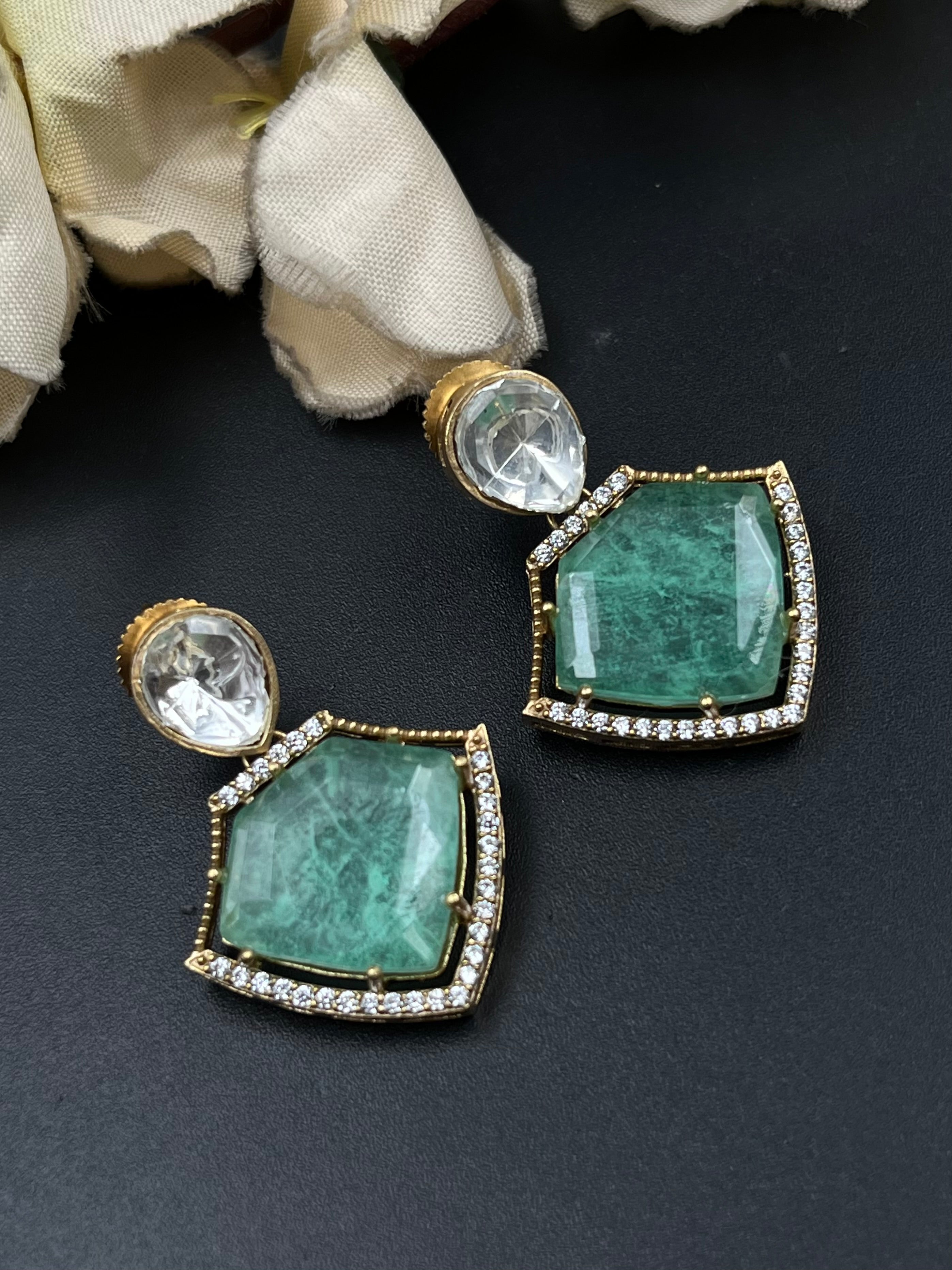 RANYA PENDANT