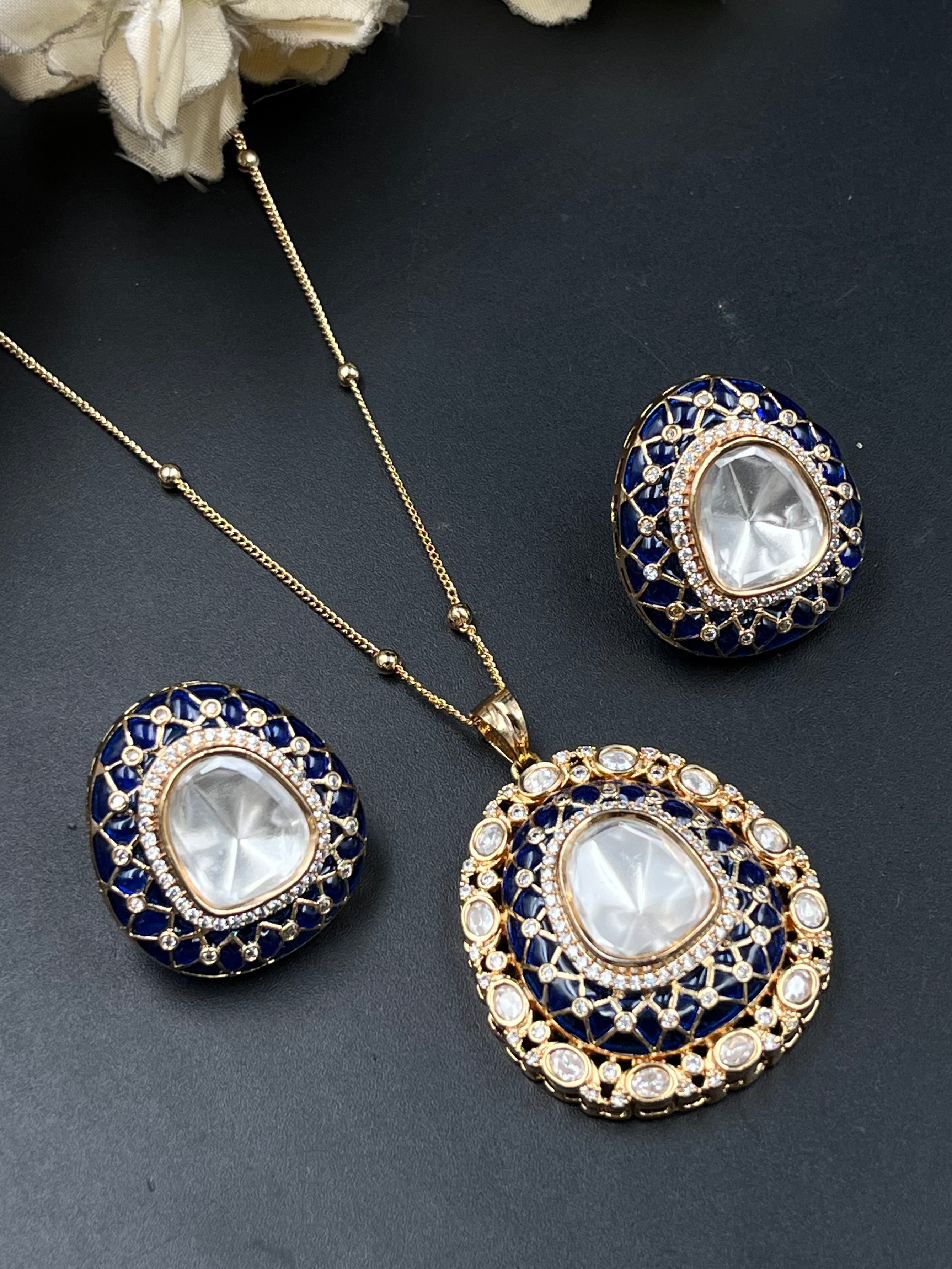 YUSRA PENDANT