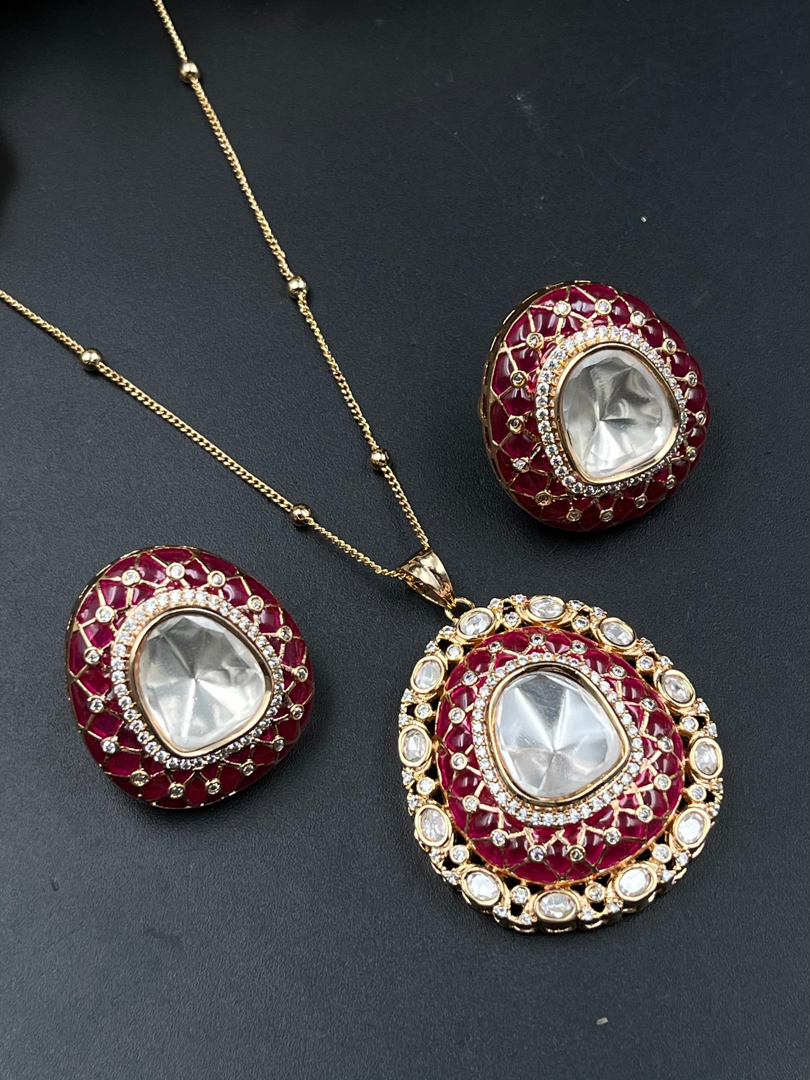 YUSRA PENDANT