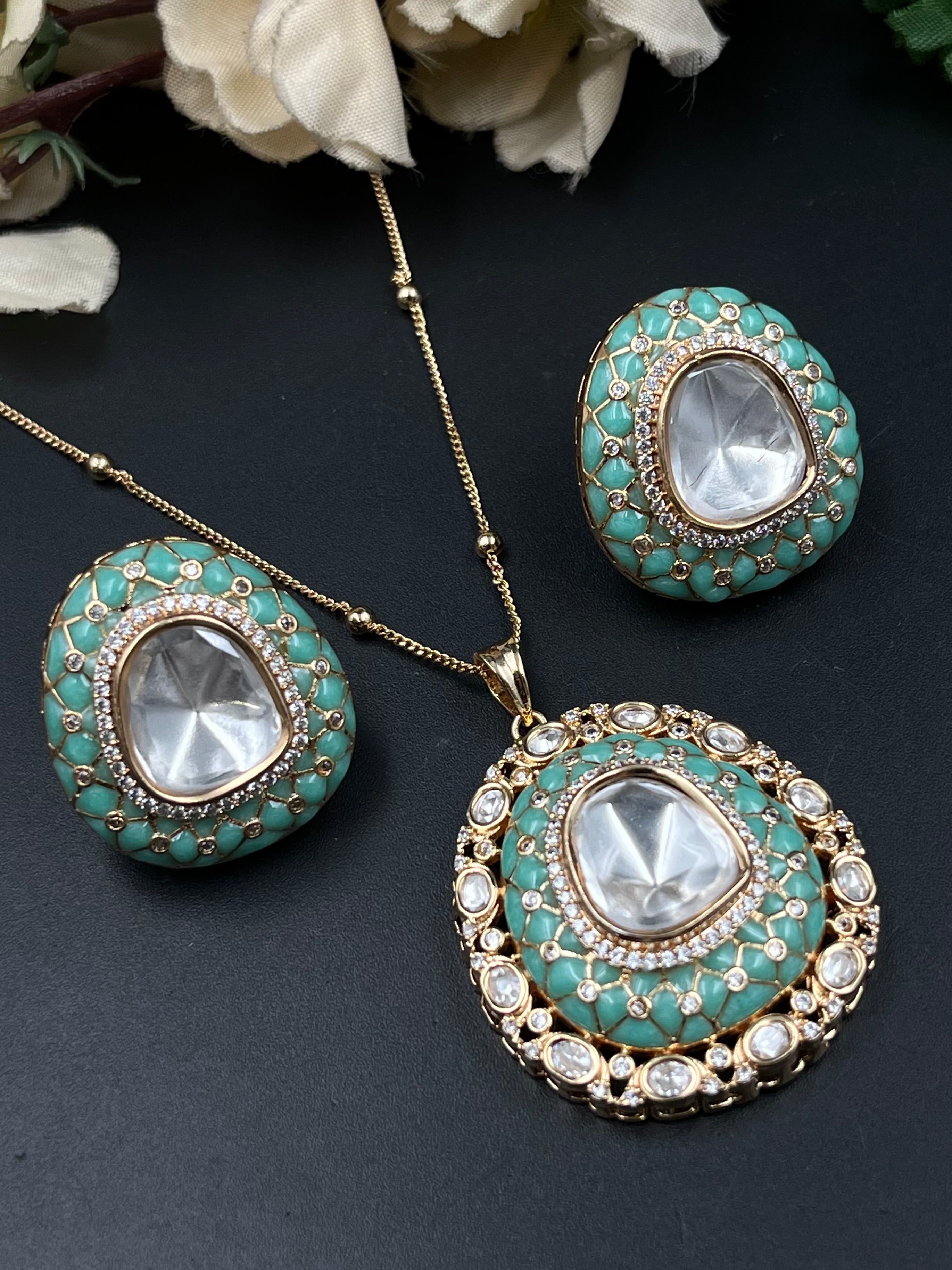 YUSRA PENDANT