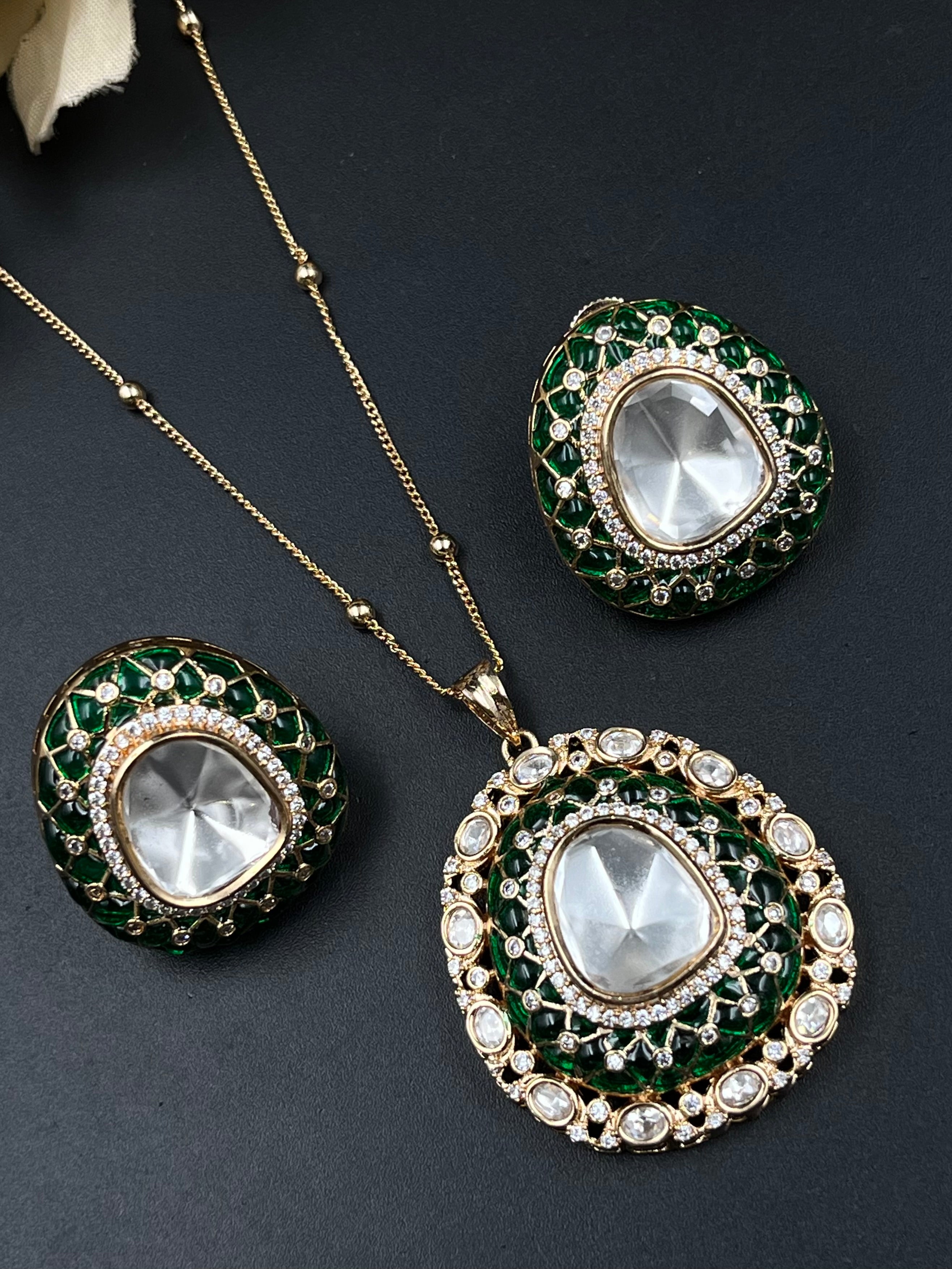 YUSRA PENDANT