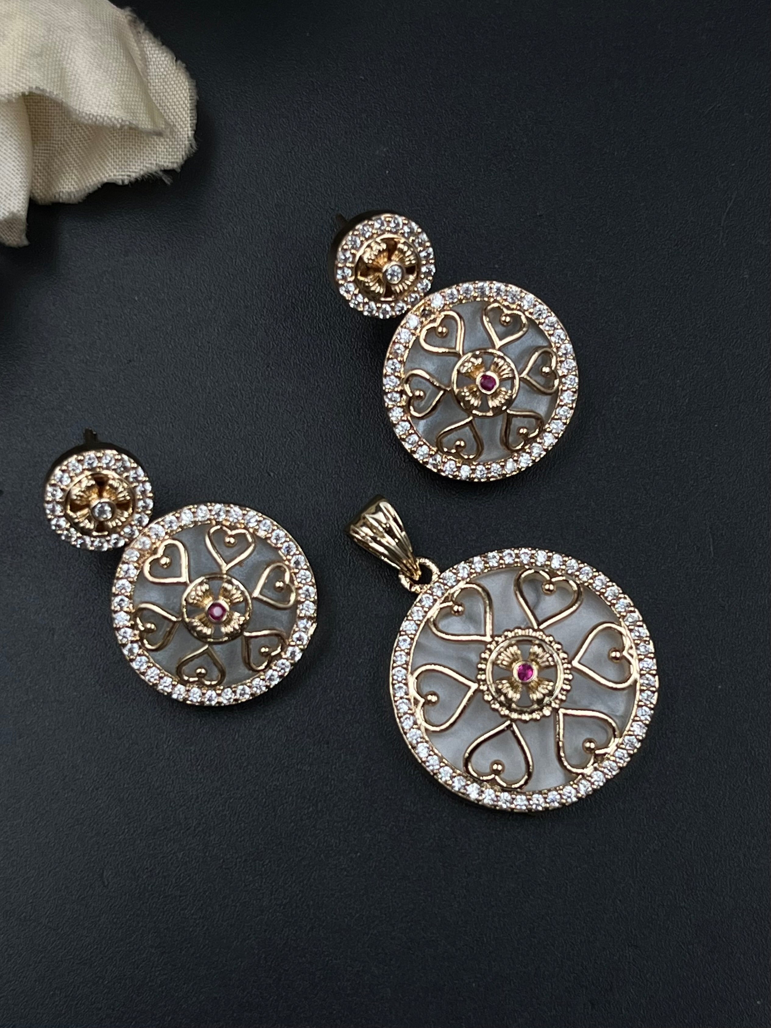 ZIMAL PENDANT