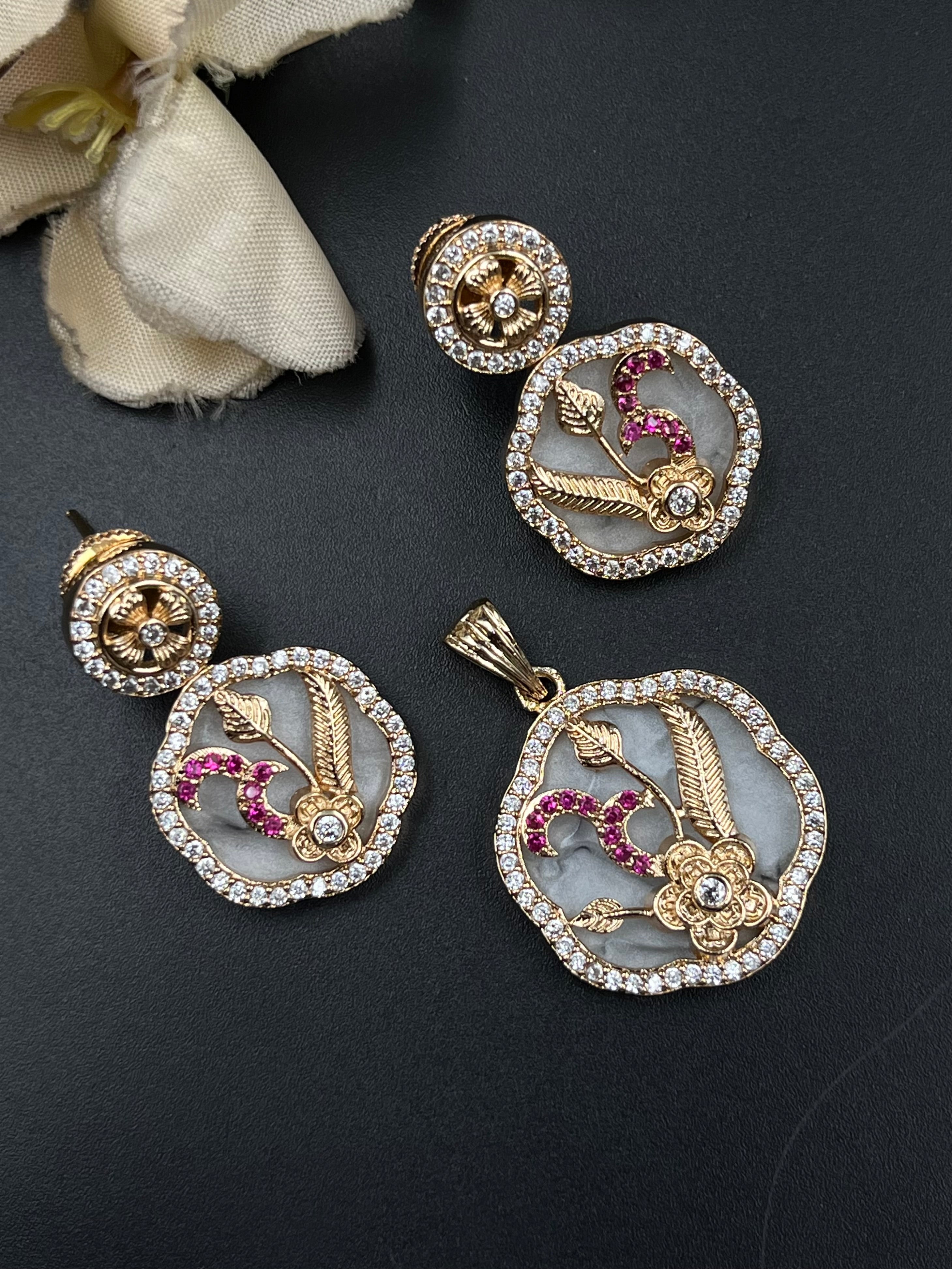 AMAL PENDANT