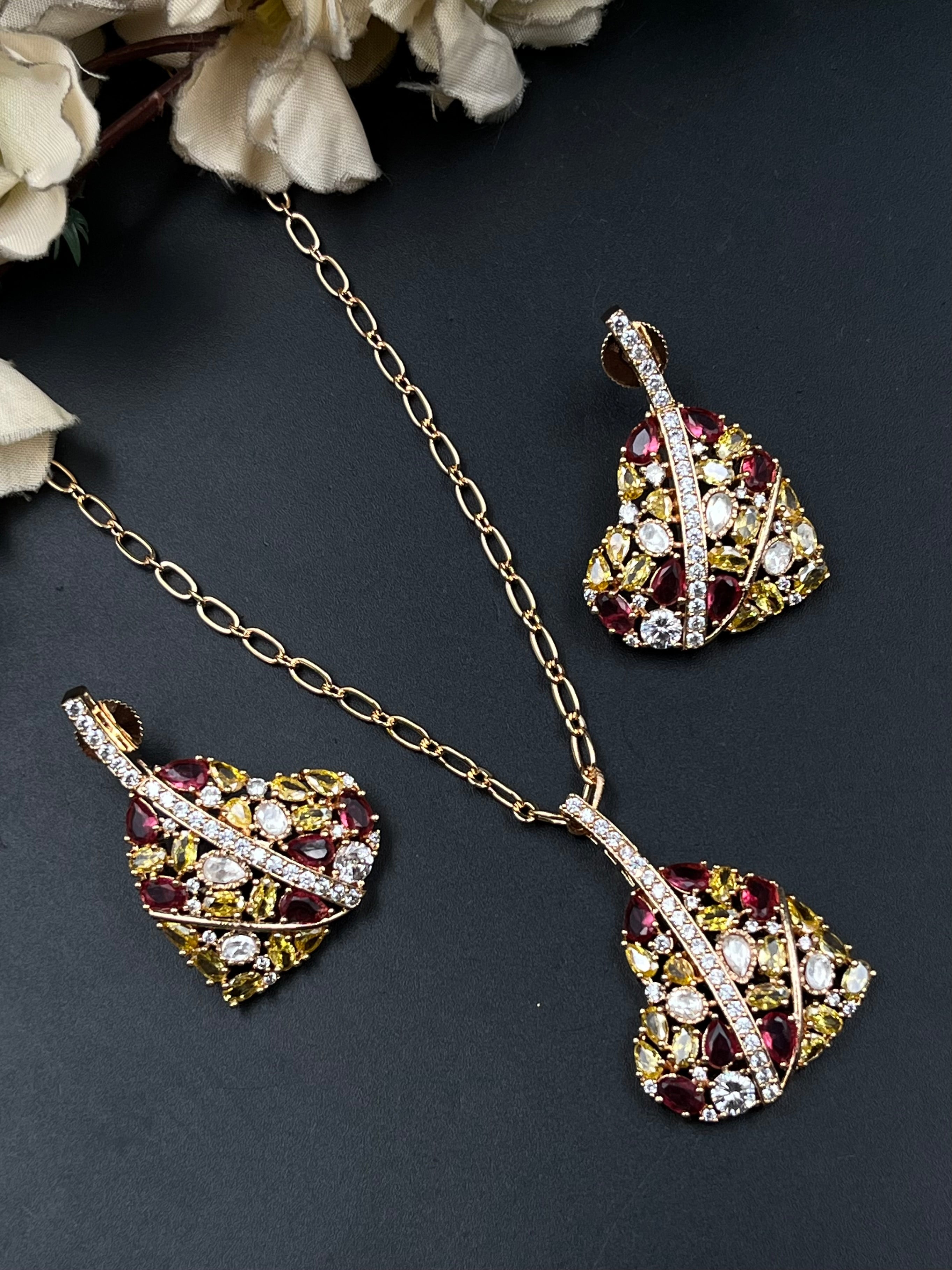 SIYA PENDANT