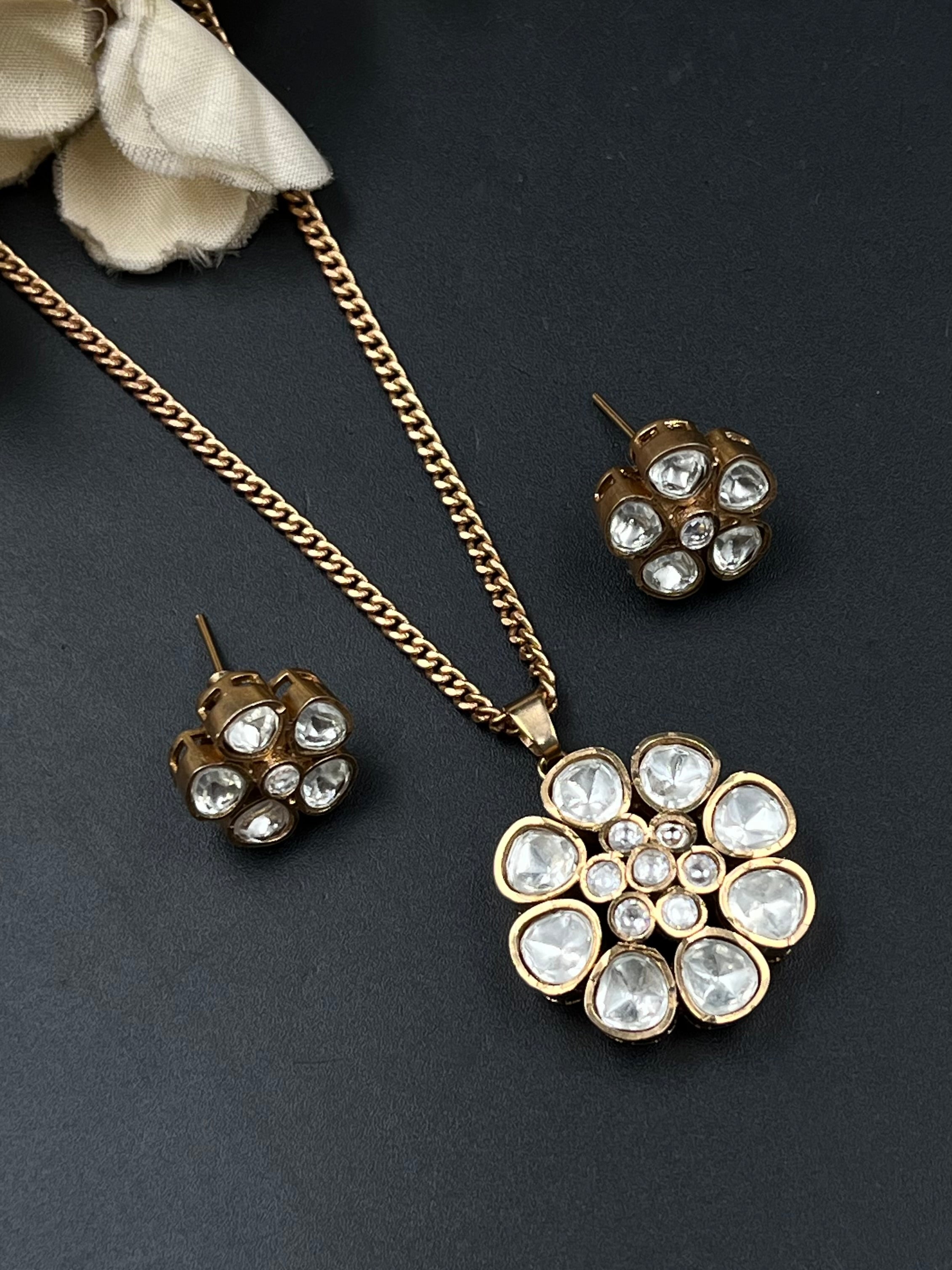 AIYA PENDANT