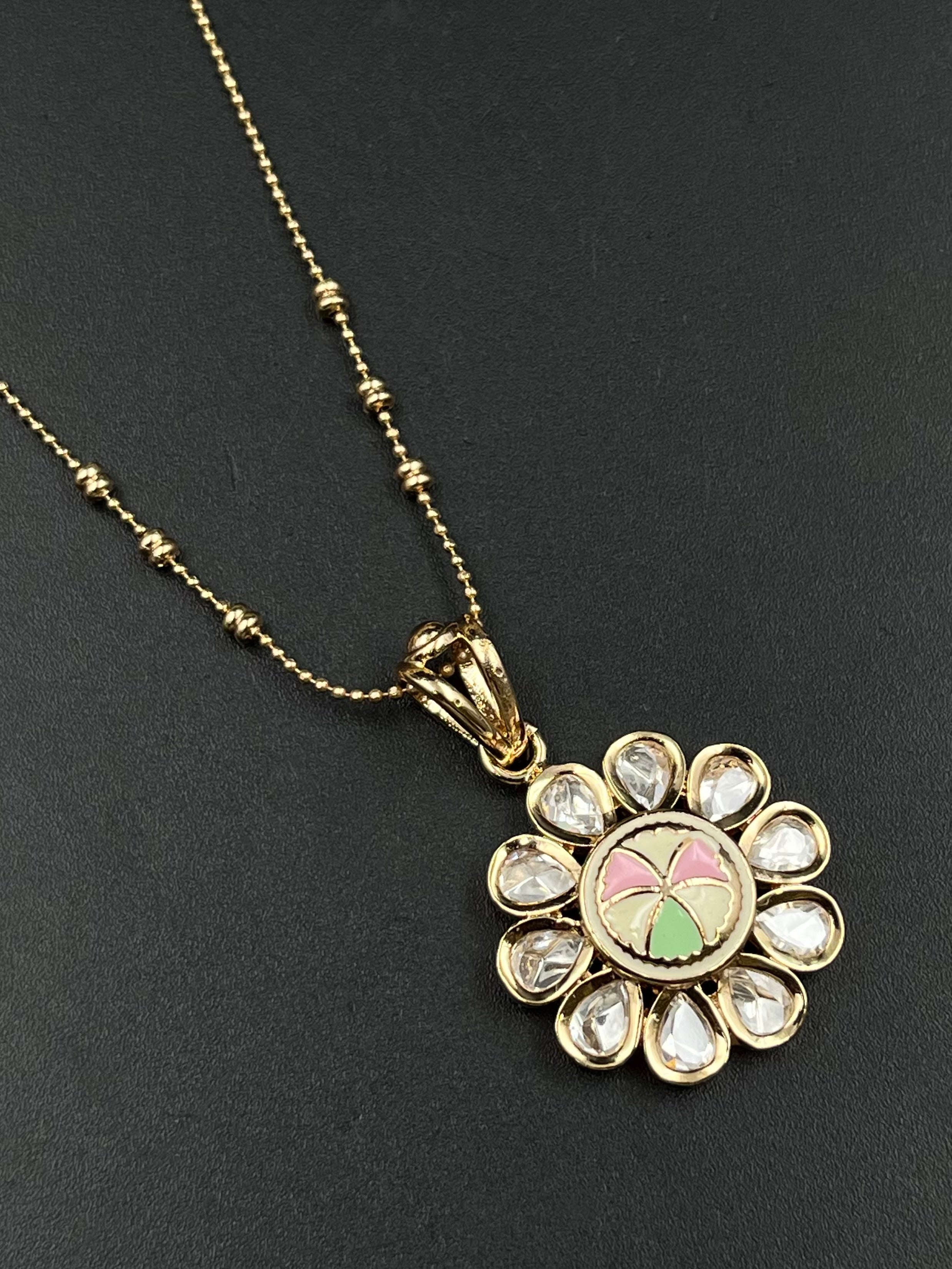 UIYA PENDANT