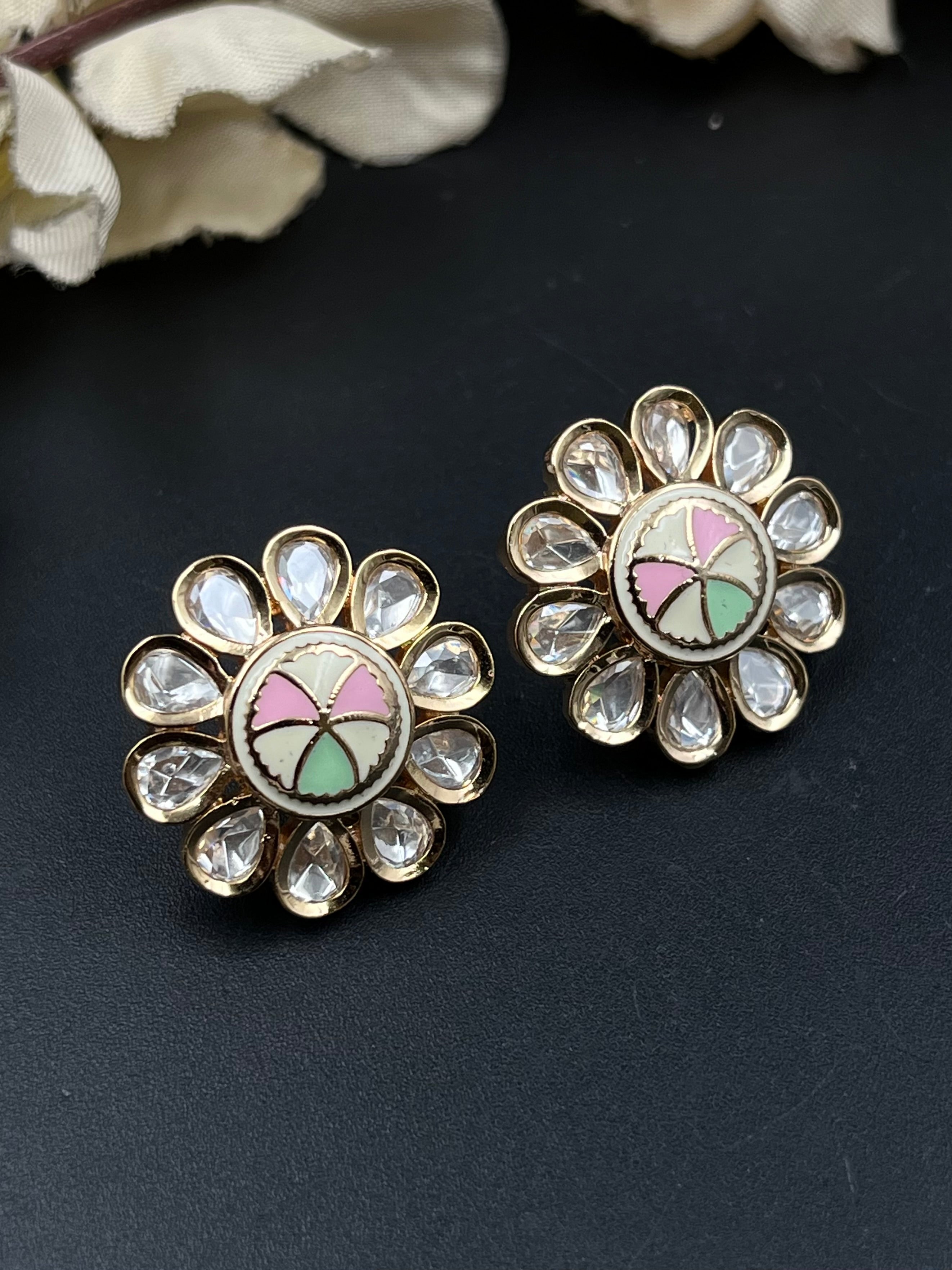 UIYA PENDANT