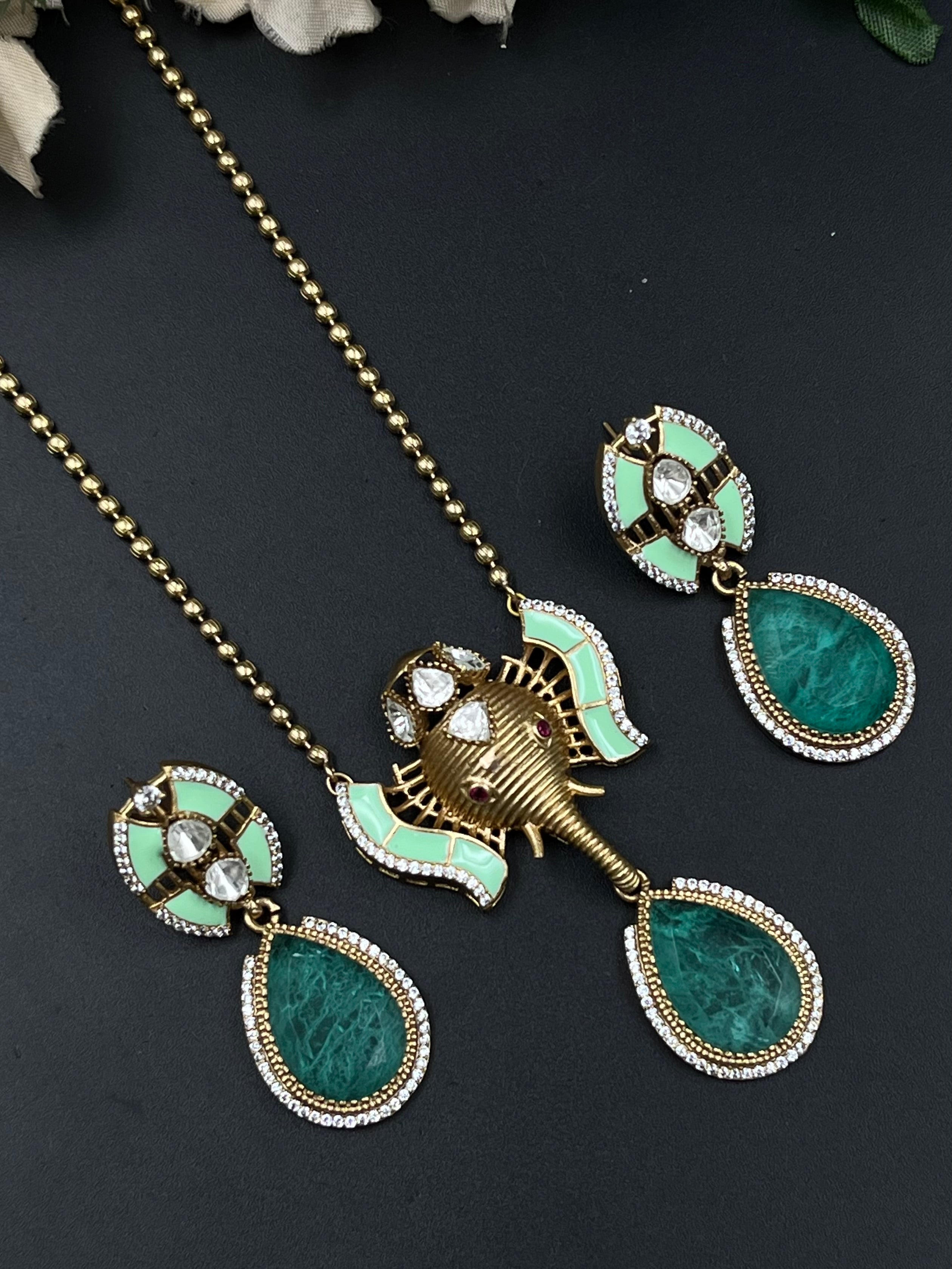 RIYA PENDANT