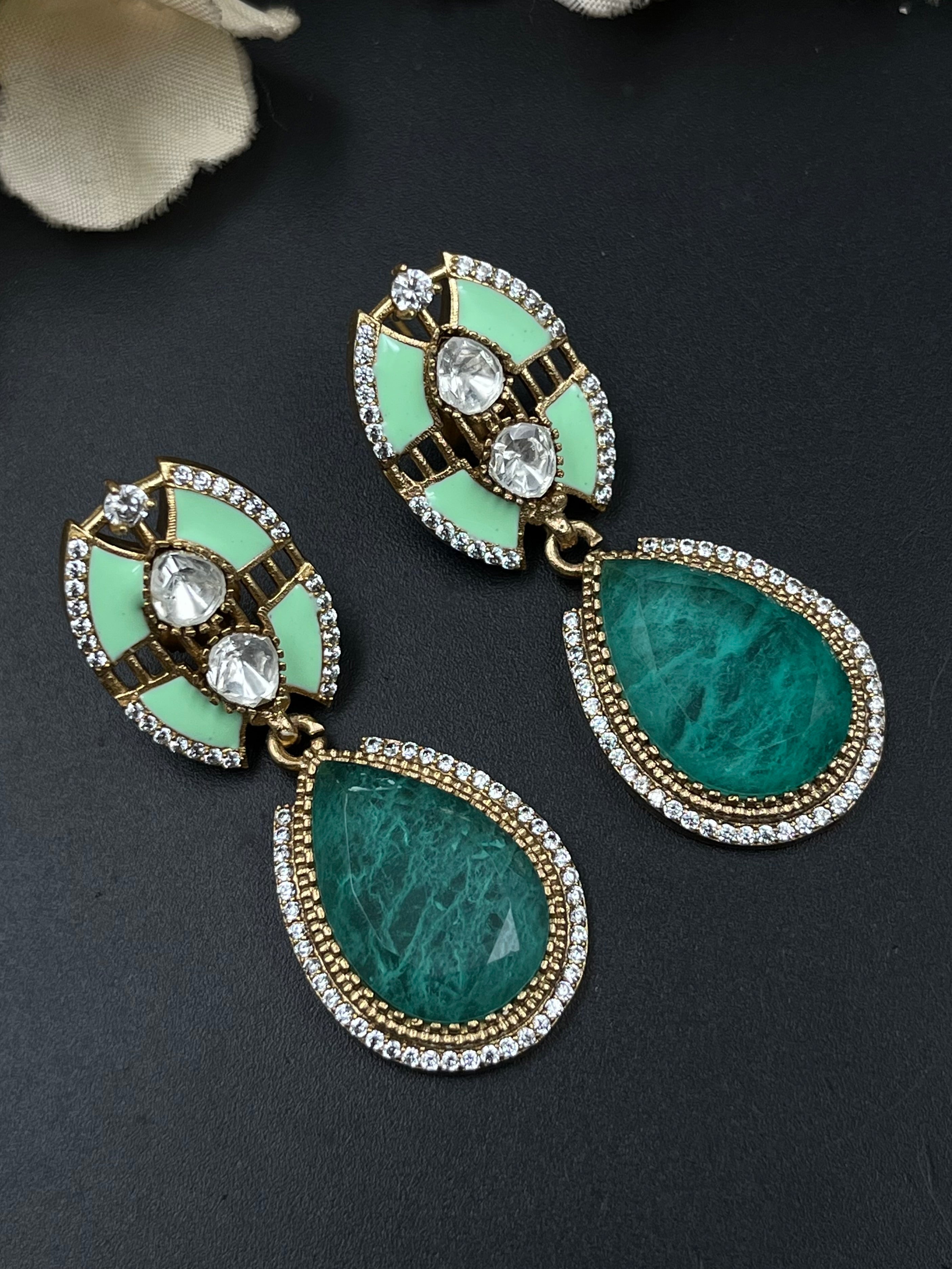 RIYA PENDANT