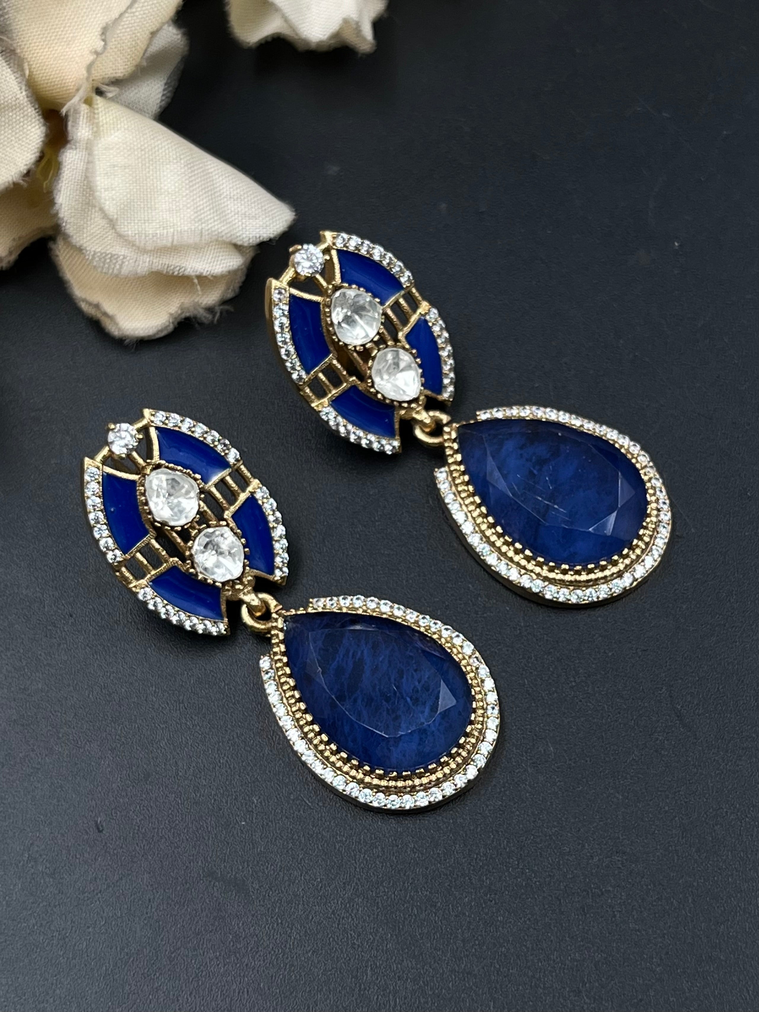RIYA PENDANT