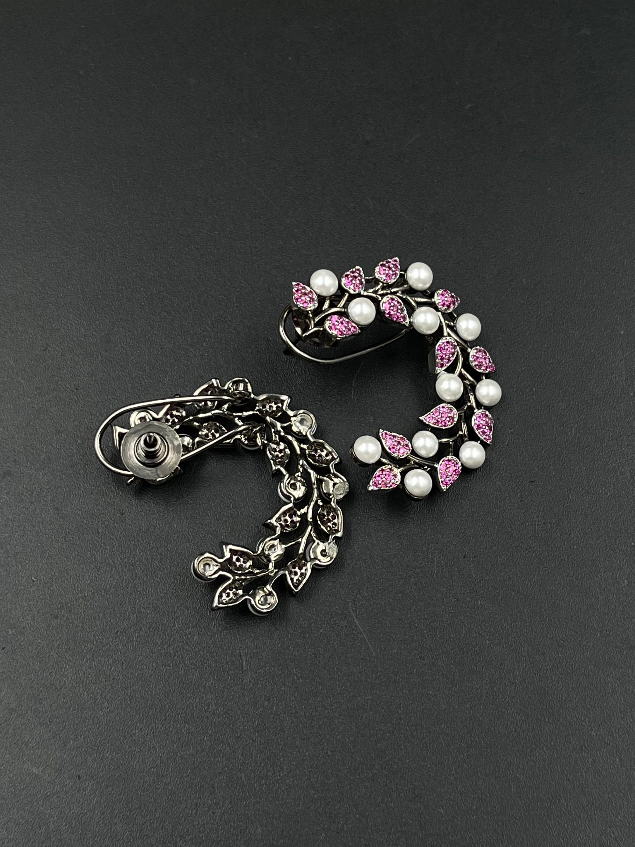 WIYA EARRING