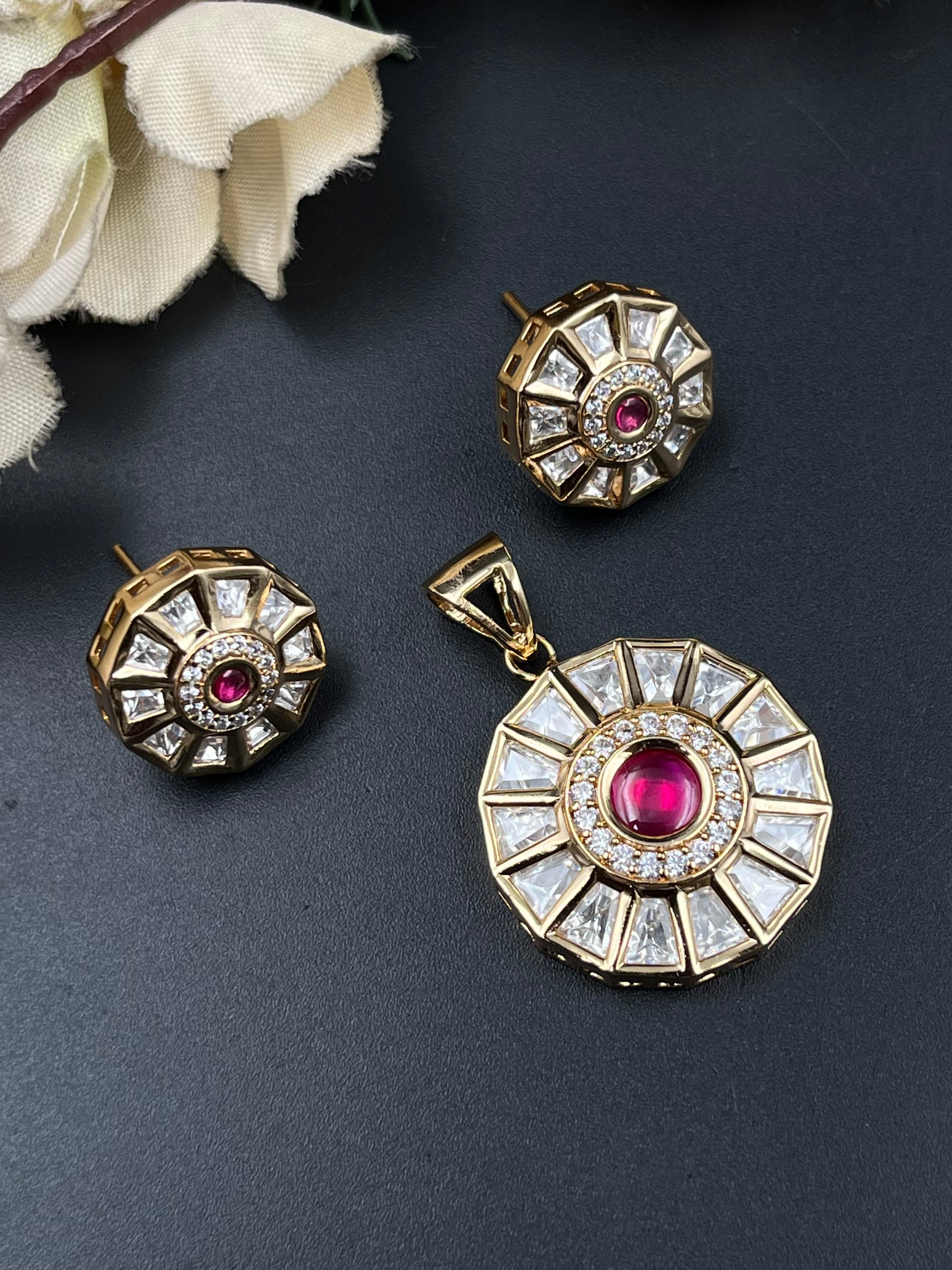 GIYA PENDANT