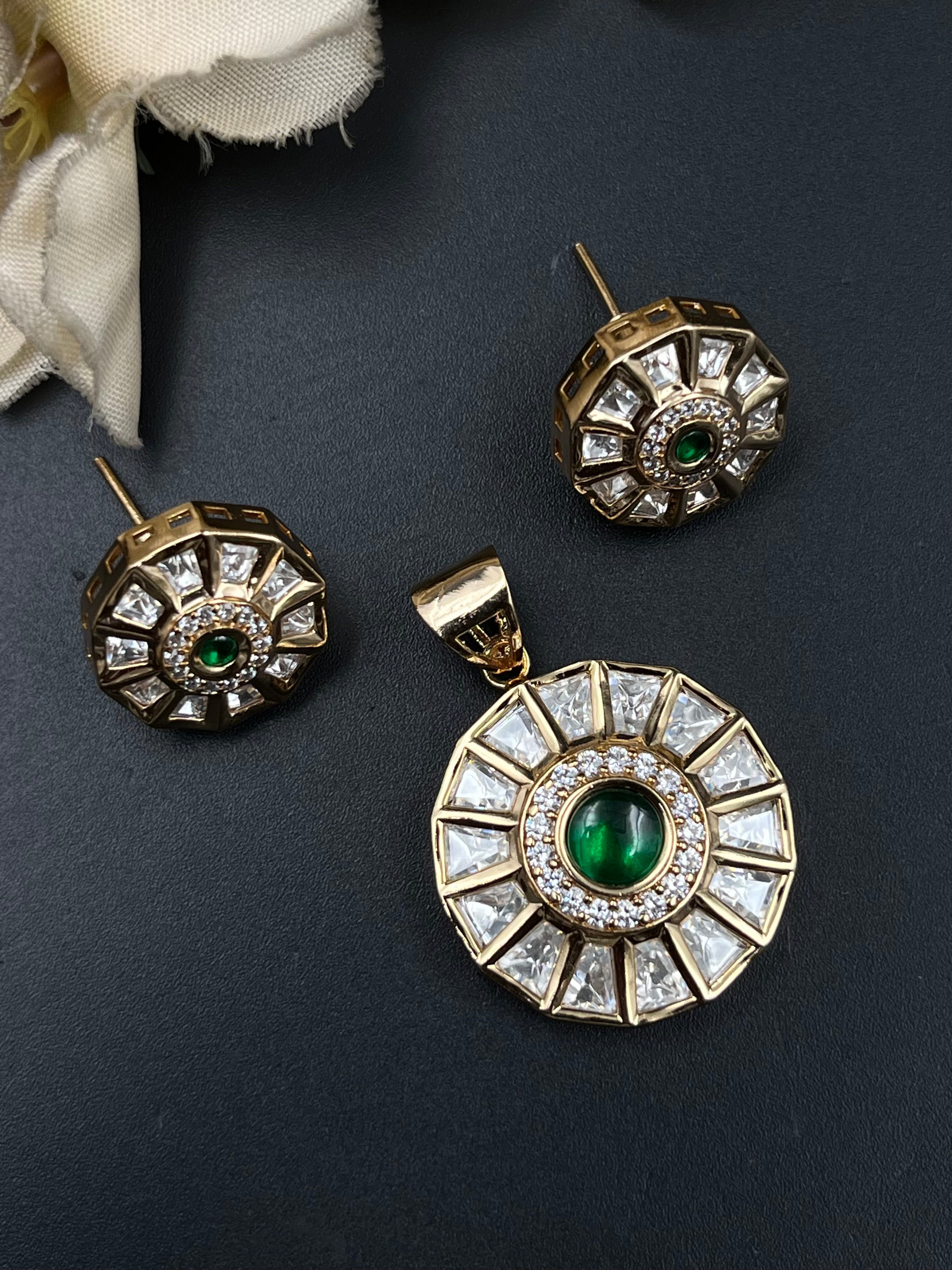 GIYA PENDANT