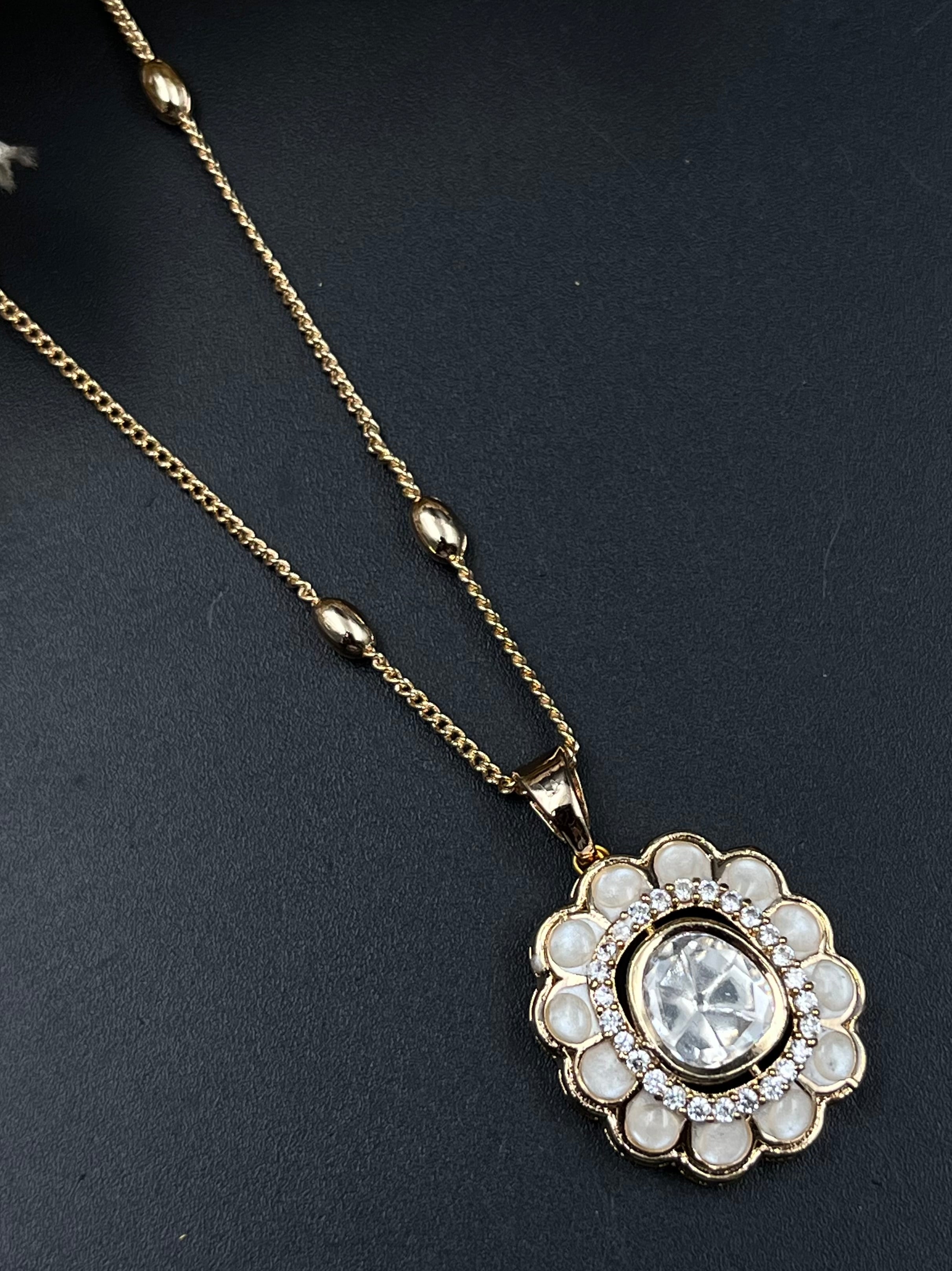 YIYA PENDANT