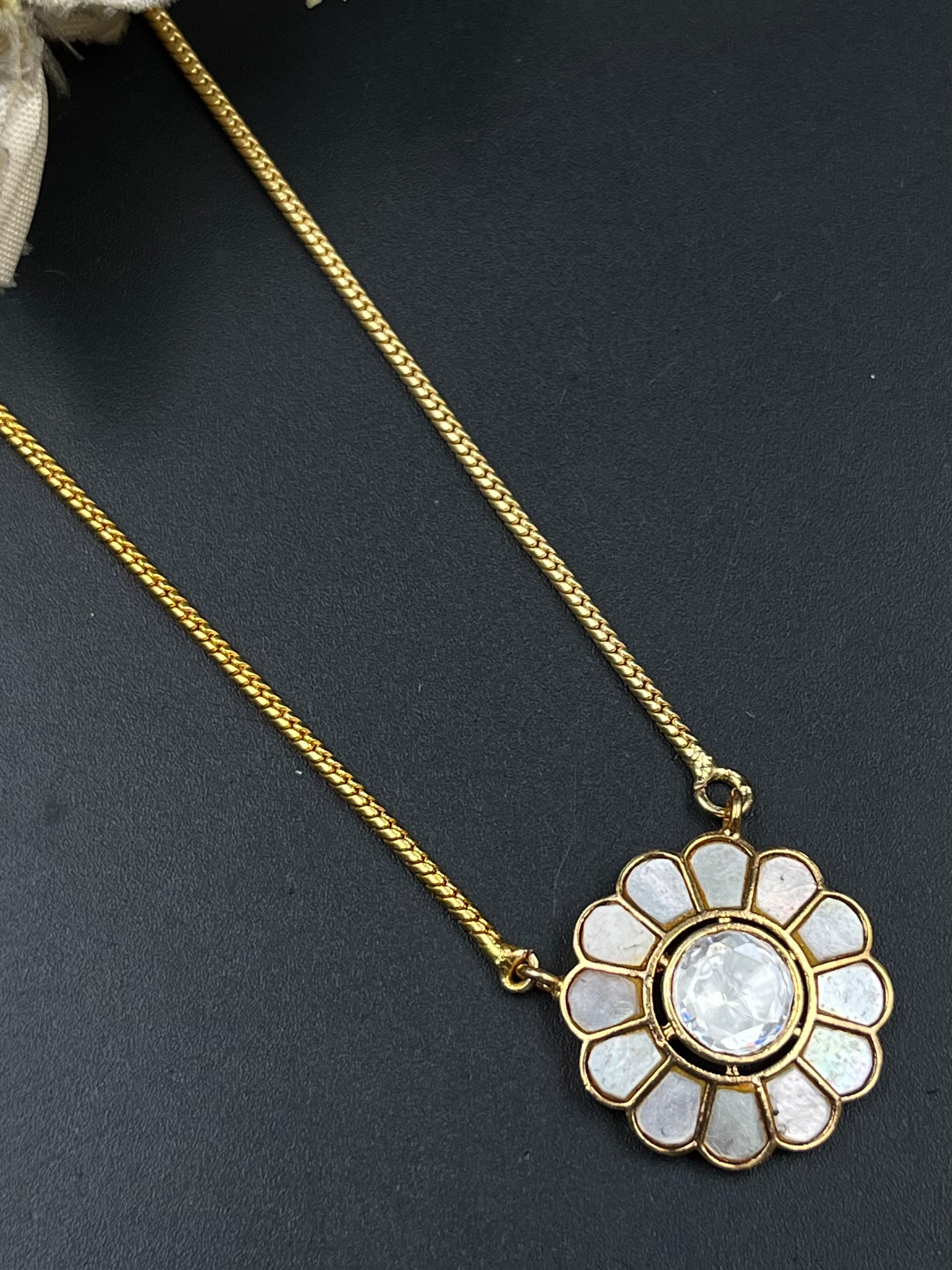 BIYA PENDANT