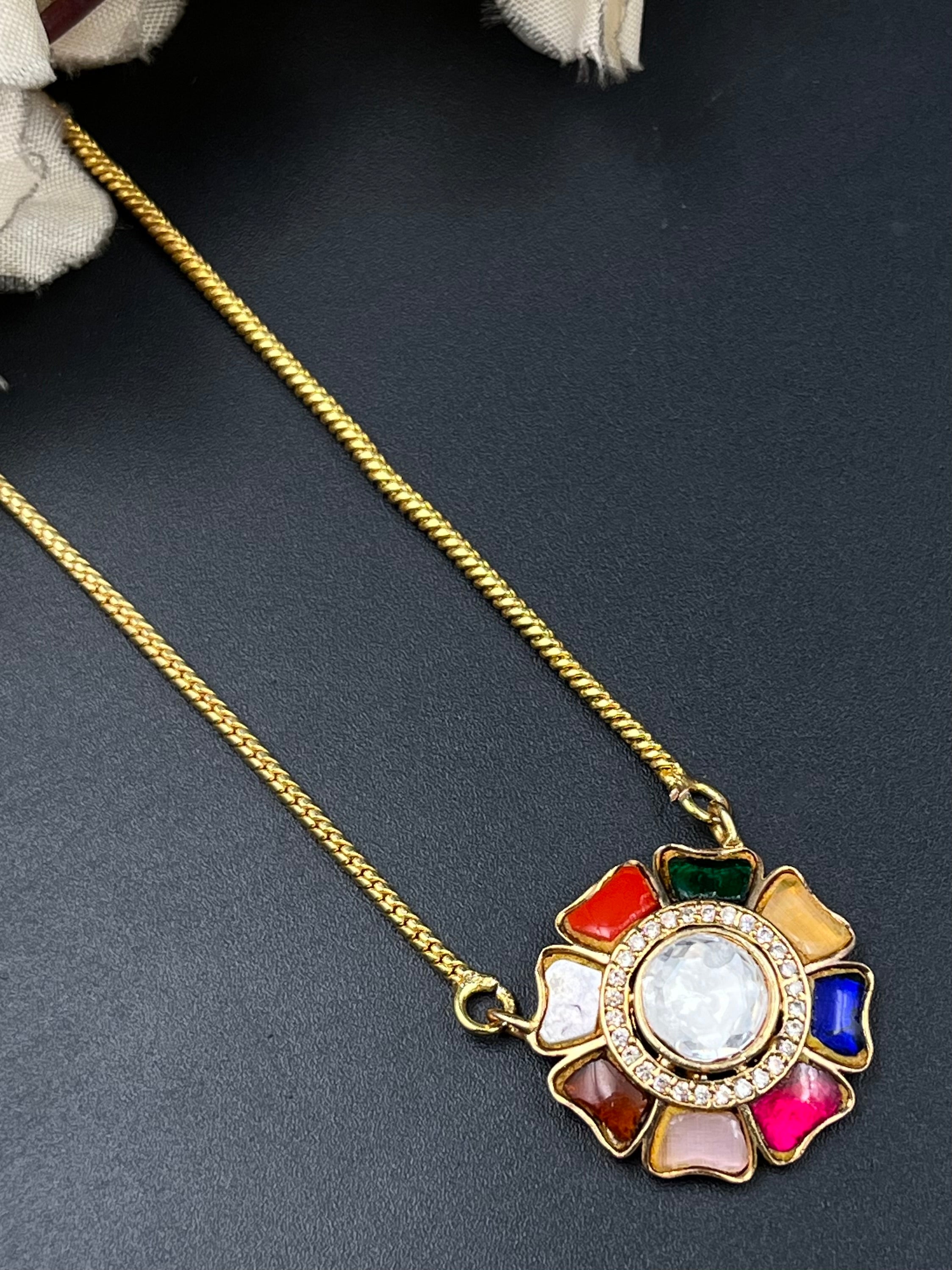 NIYA PENDANT