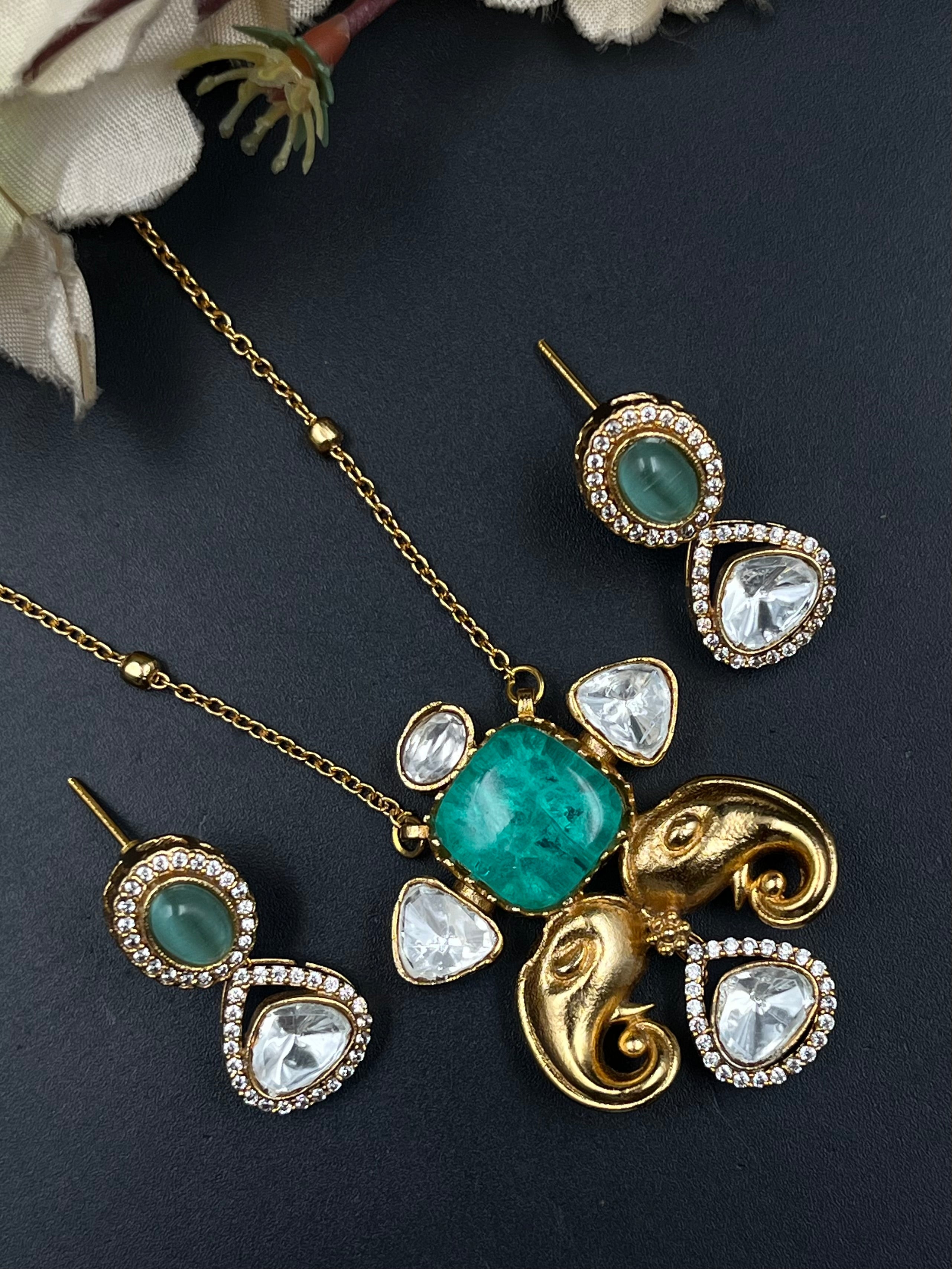 EIYA PENDANT