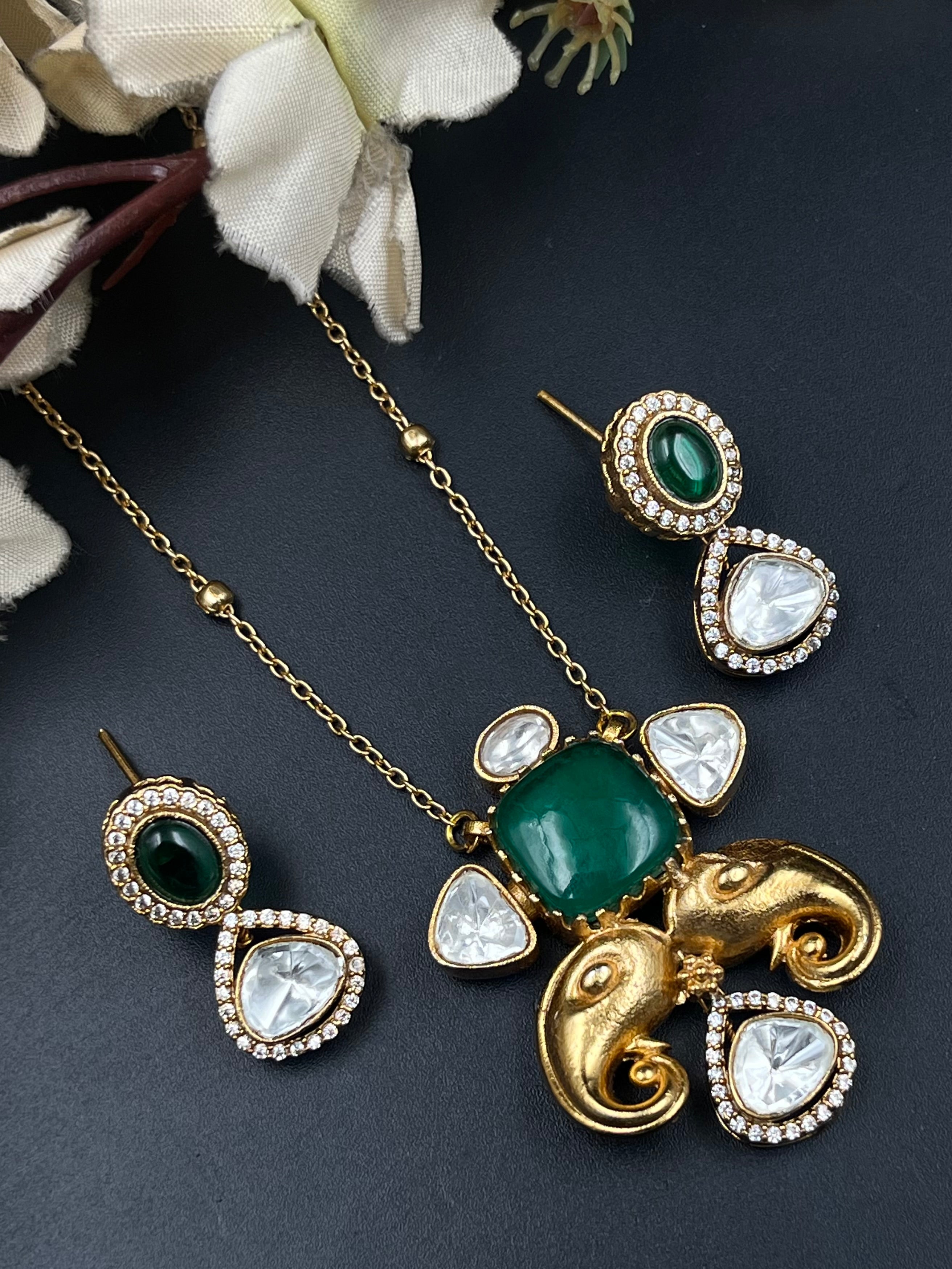 EIYA PENDANT