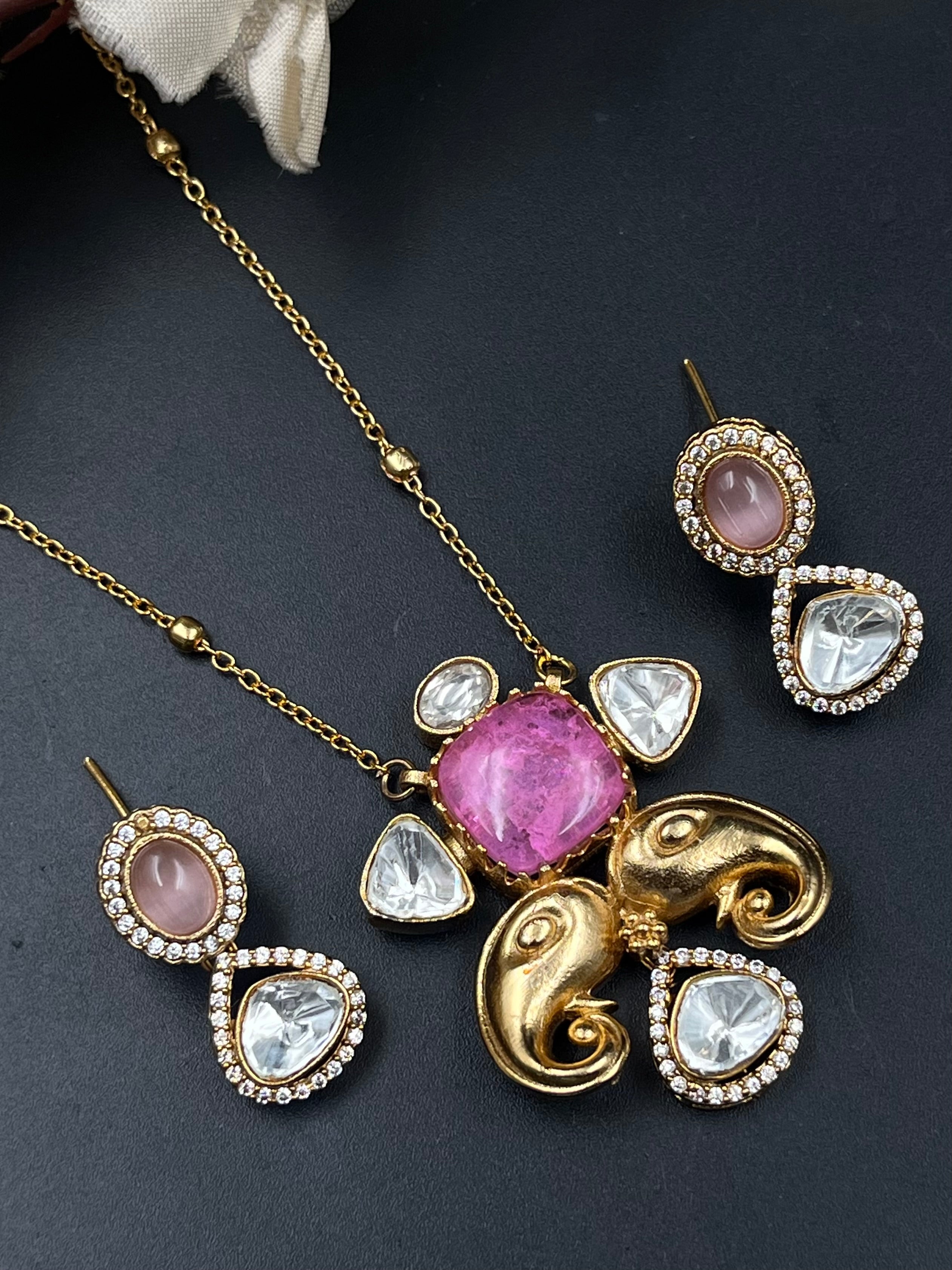 EIYA PENDANT