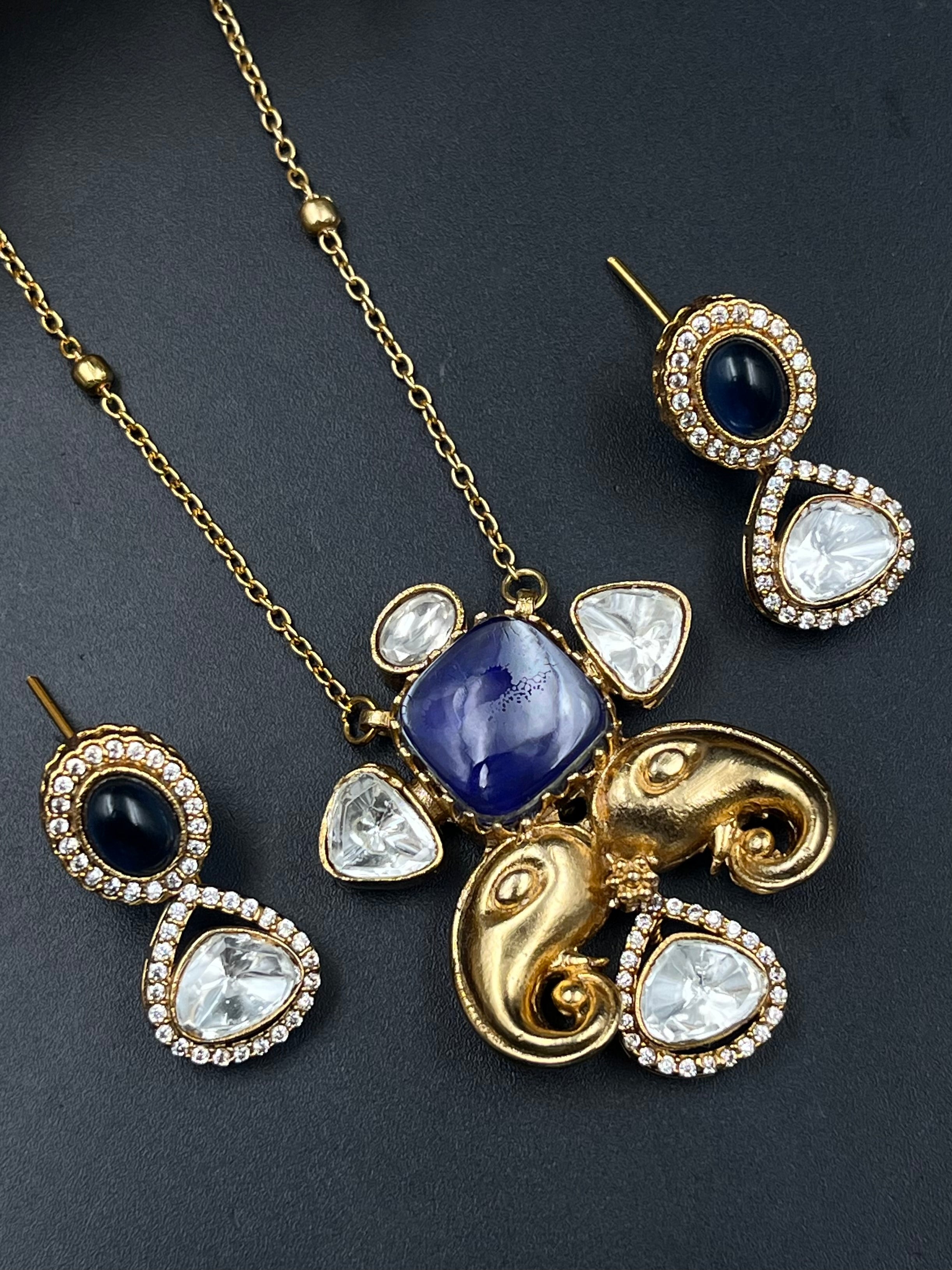 EIYA PENDANT