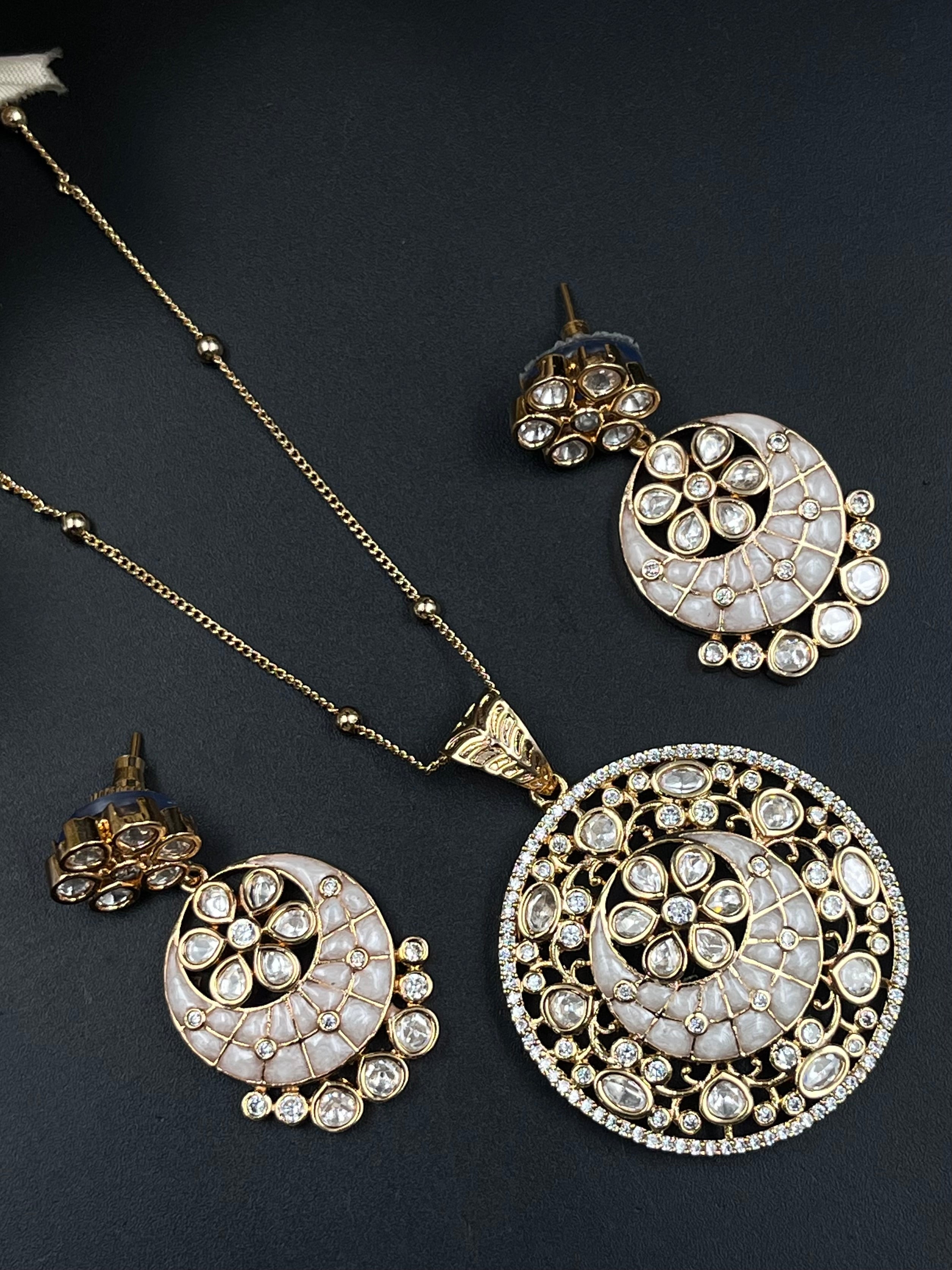 WIYA PENDANT