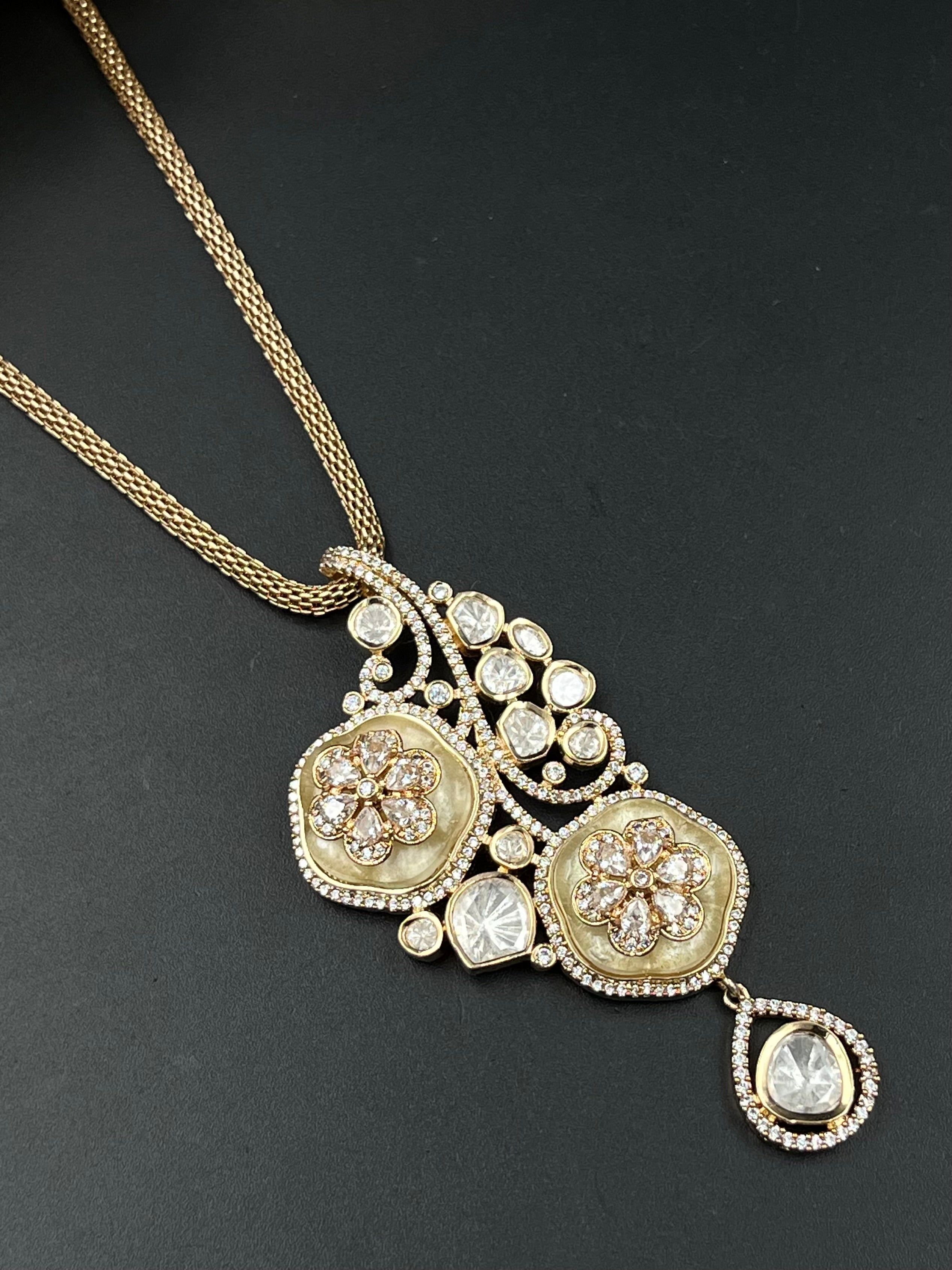 TIYA PENDANT