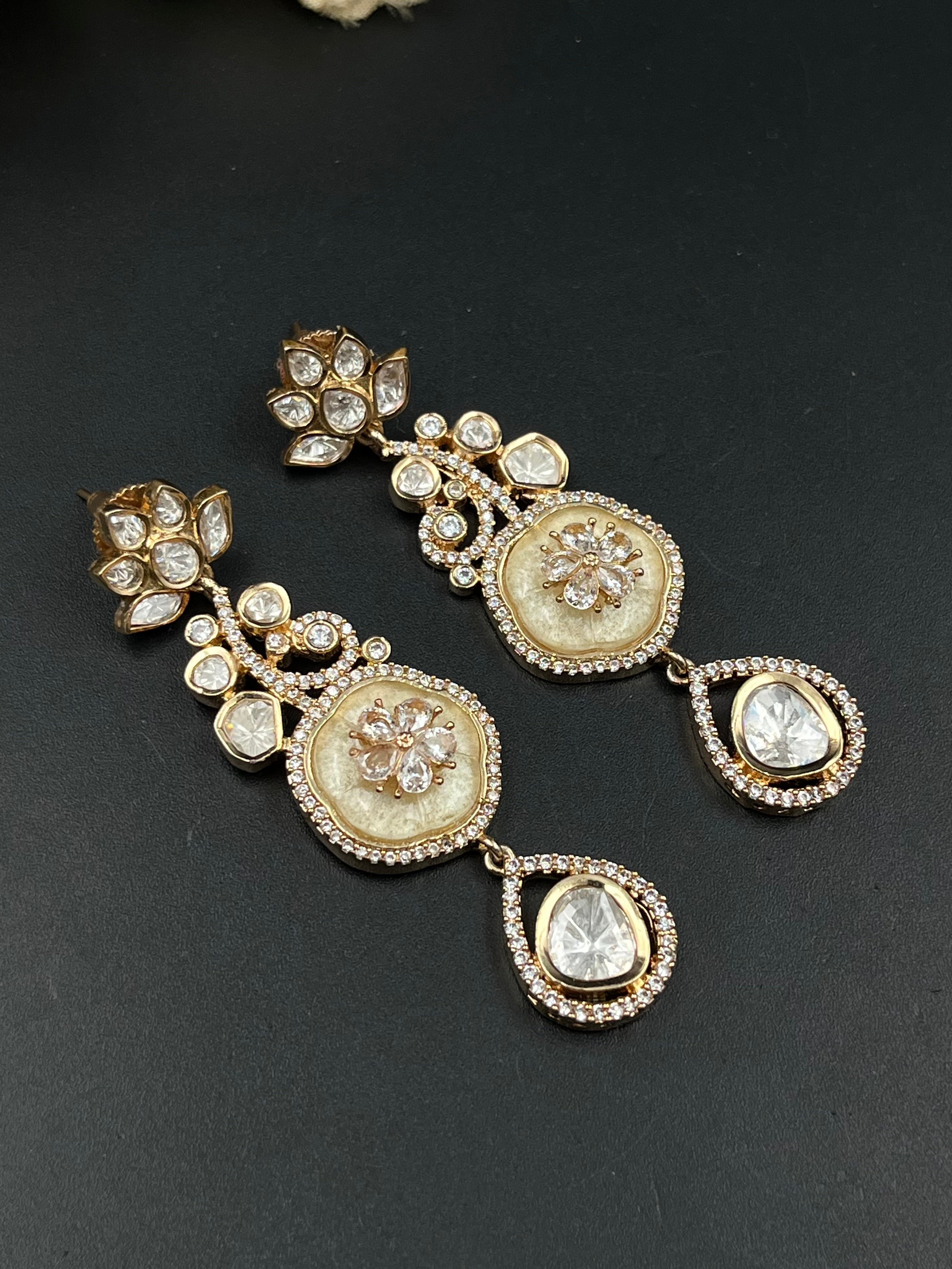 TIYA PENDANT
