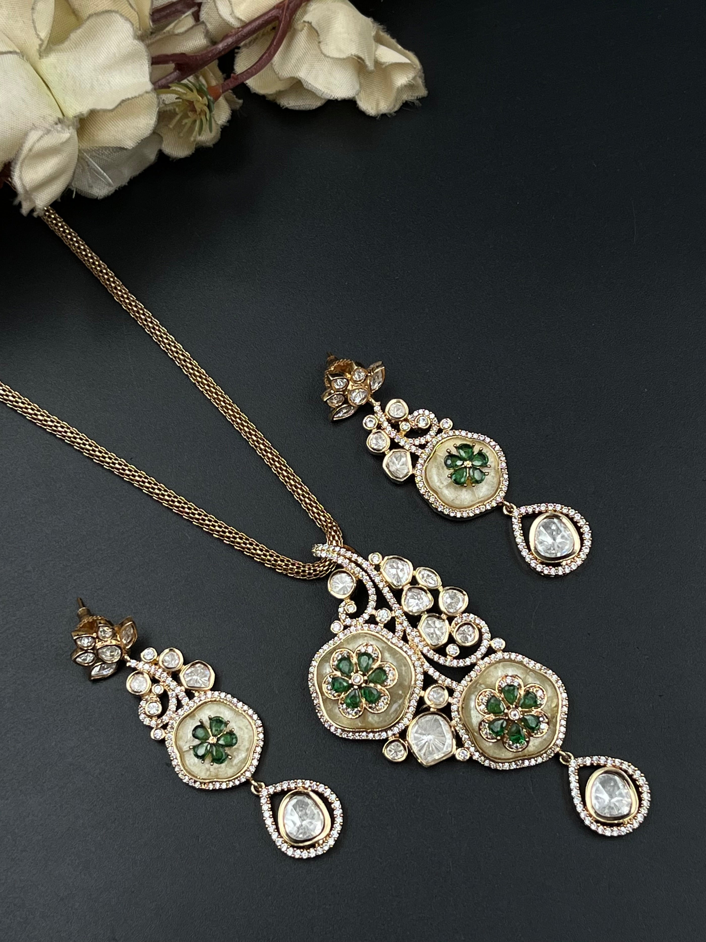 TIYA PENDANT