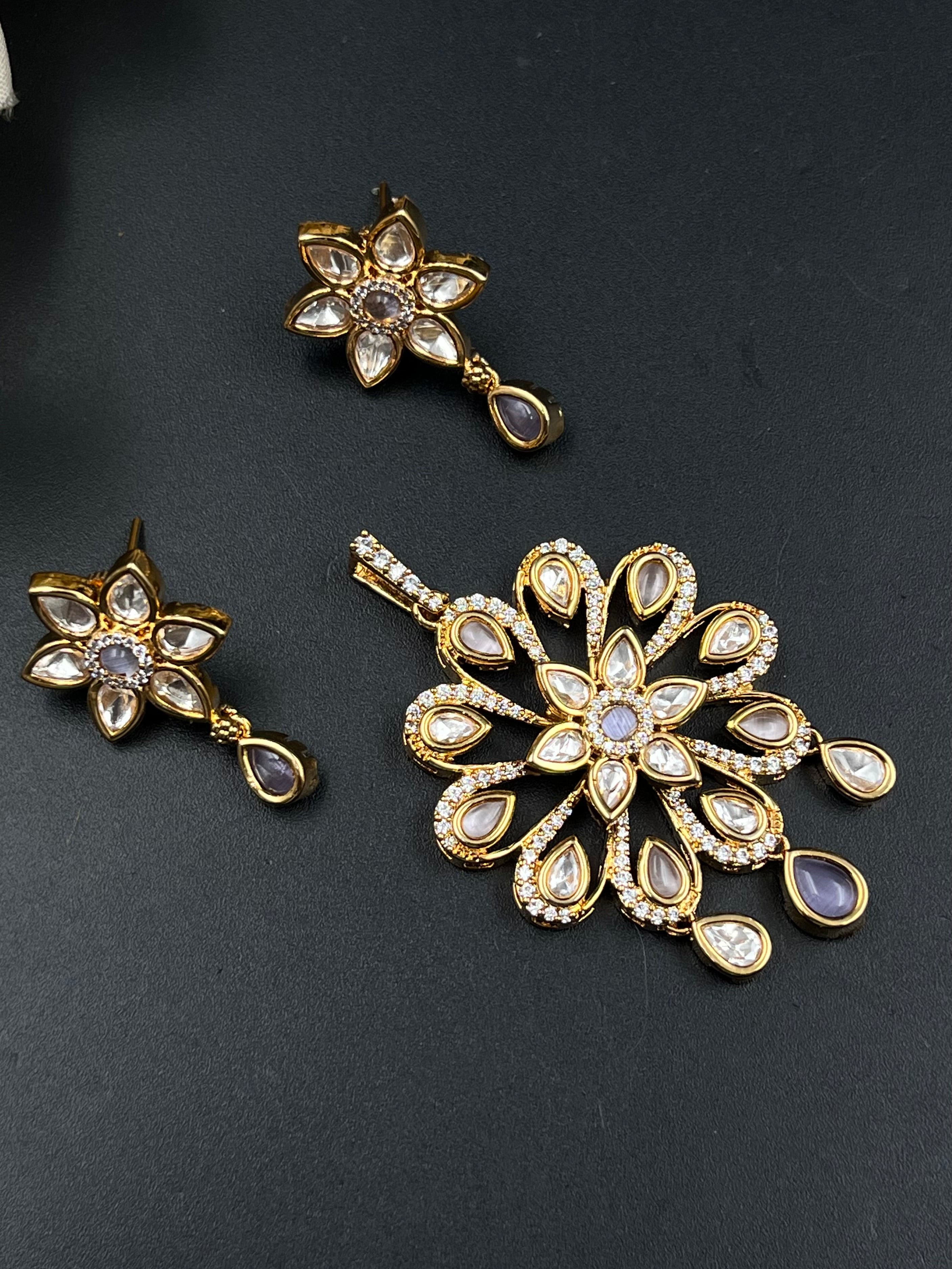 VIYA PENDANT