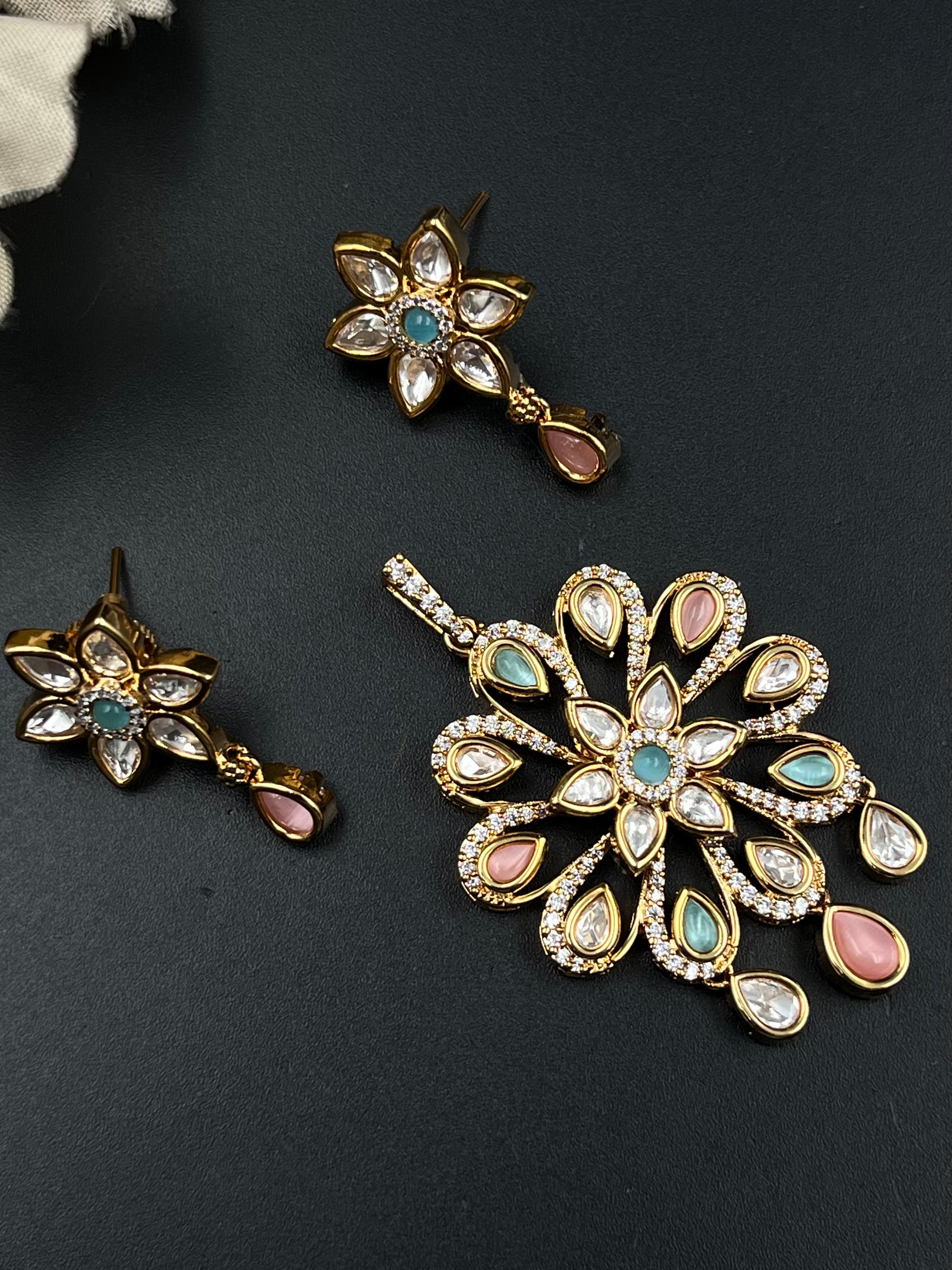 VIYA PENDANT