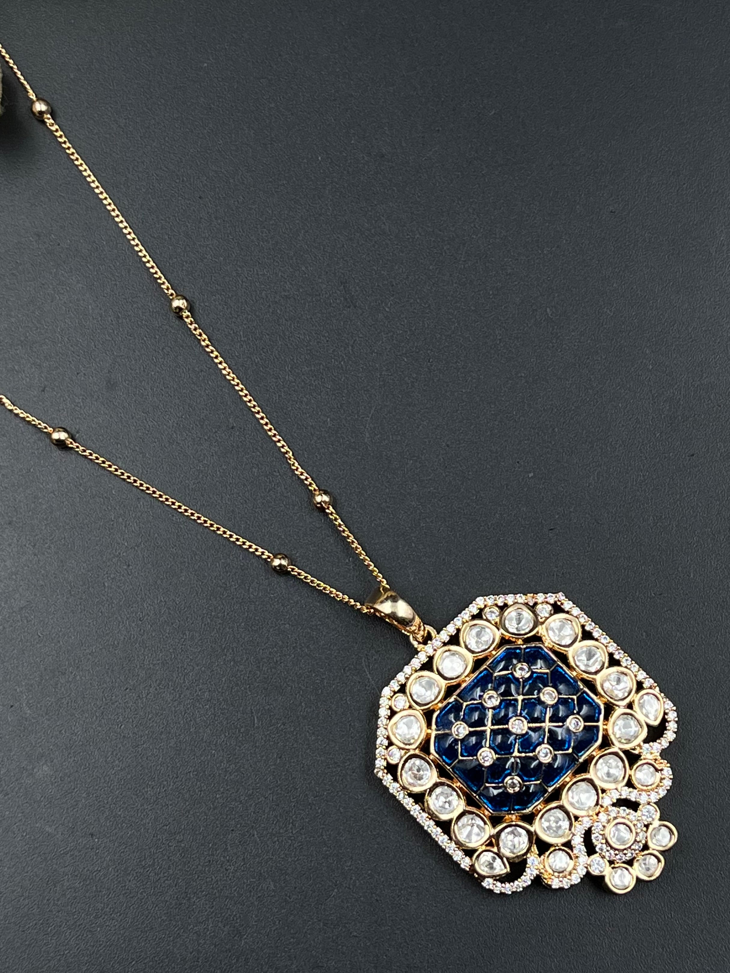 GIYAS PENDANT