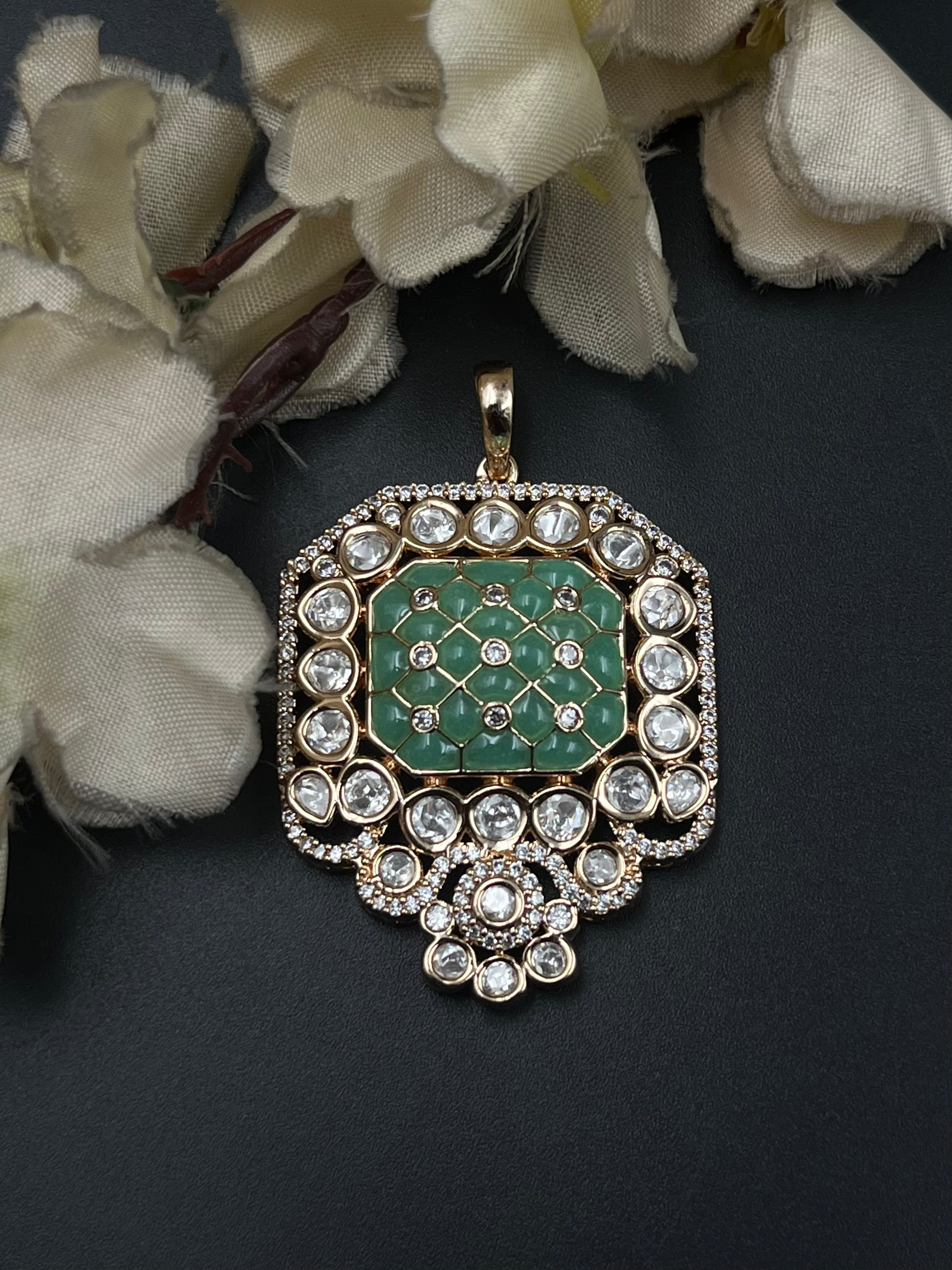 GIYAS PENDANT