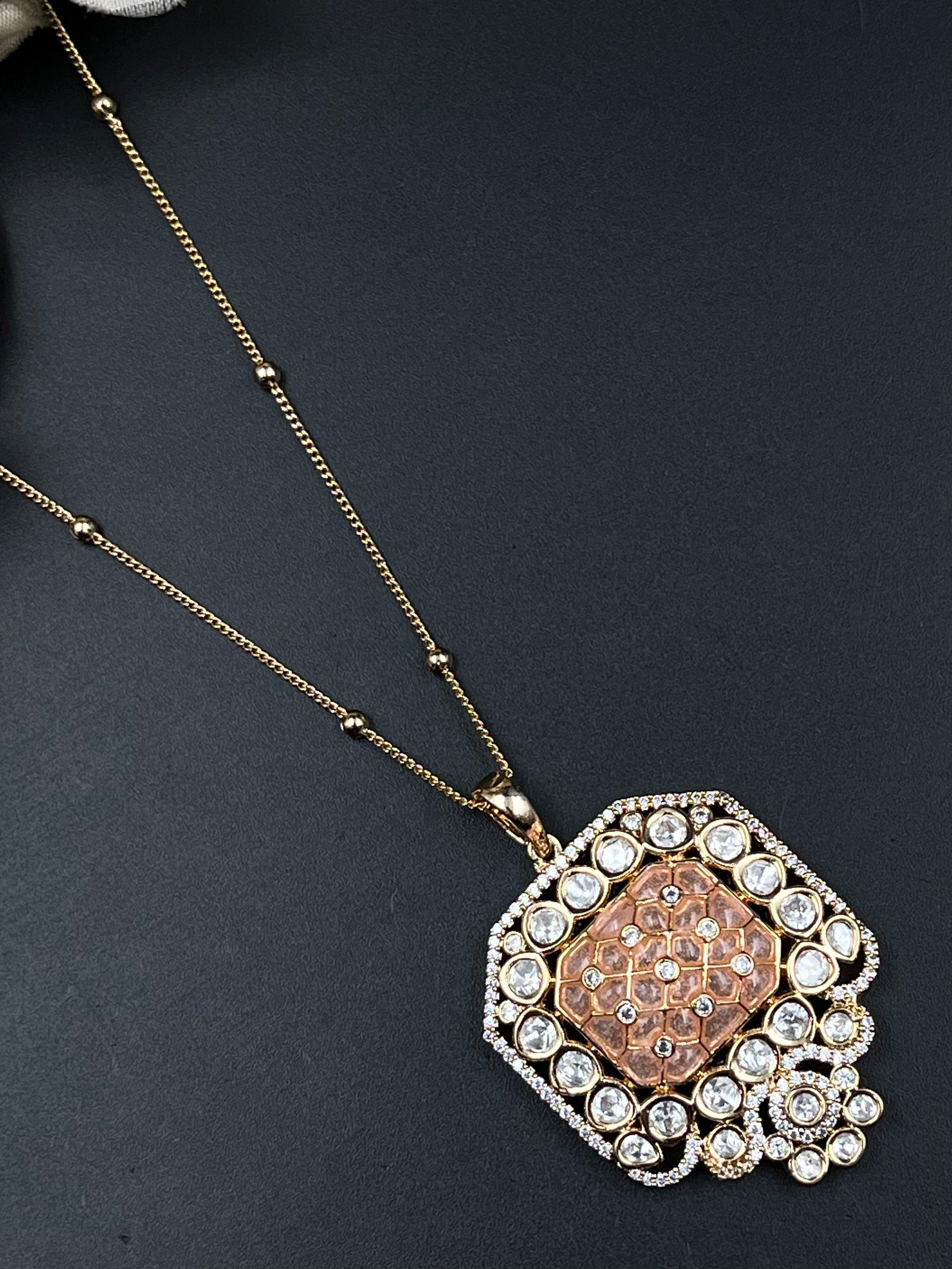 GIYAS PENDANT