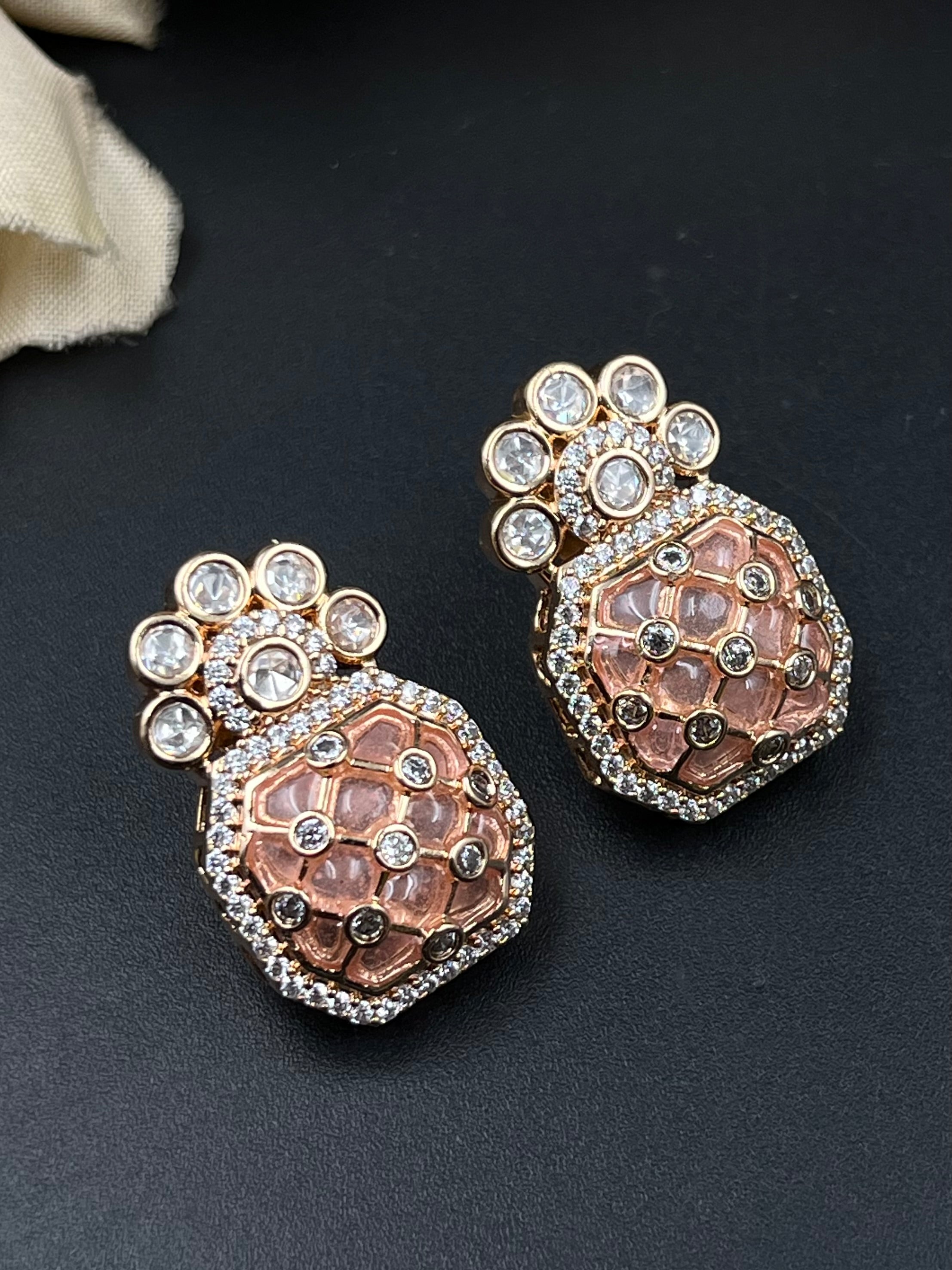 GIYAS PENDANT