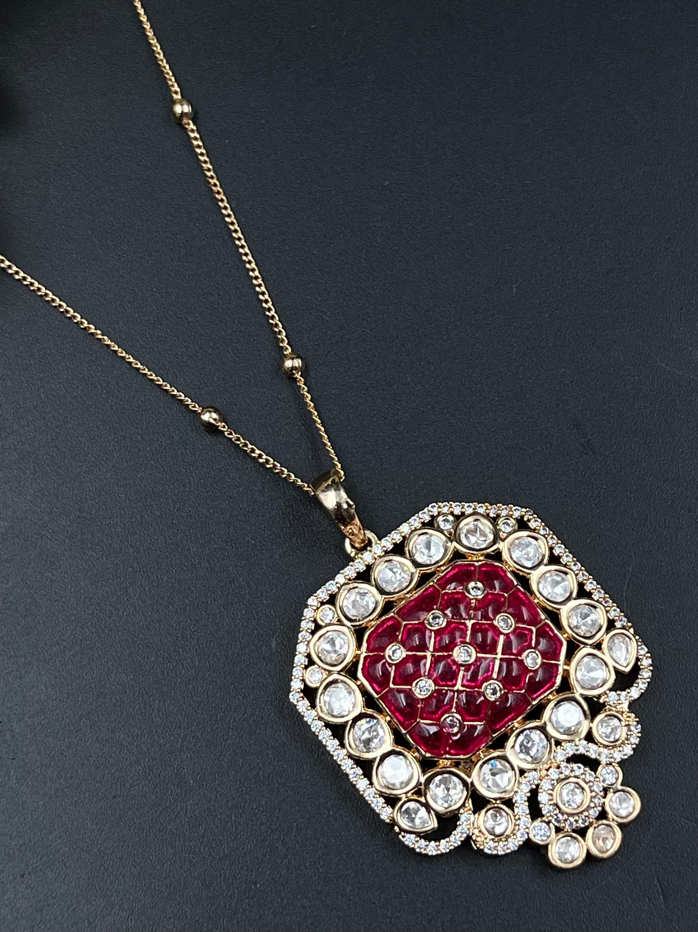 GIYAS PENDANT