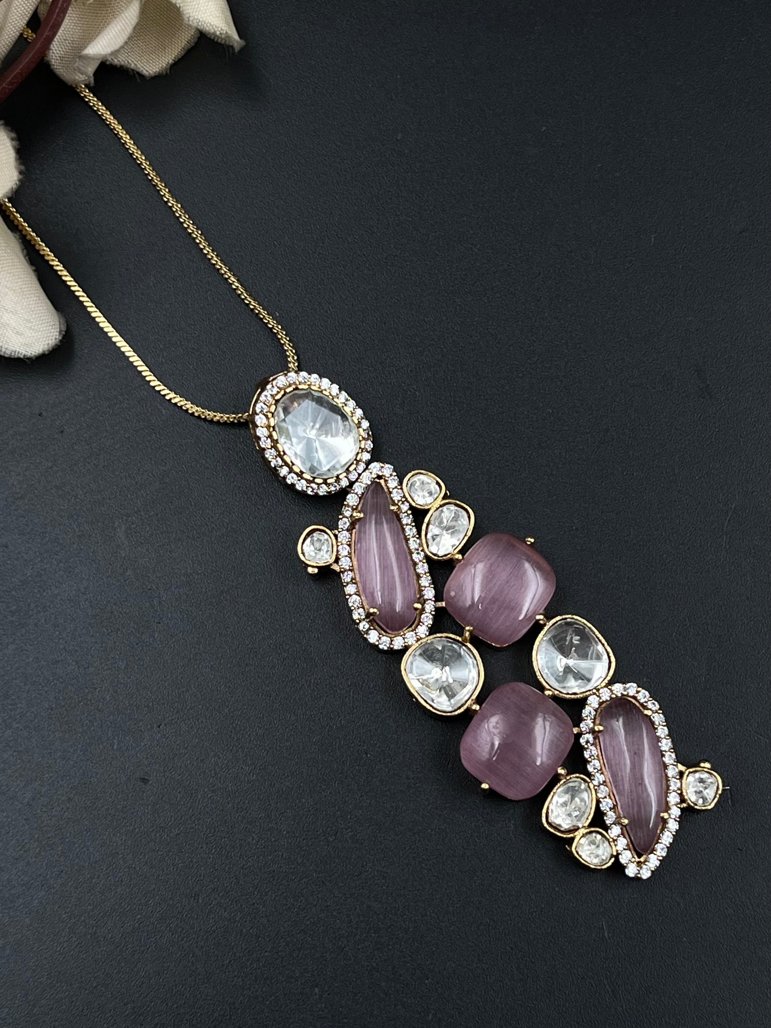 LIYAS PENDANT