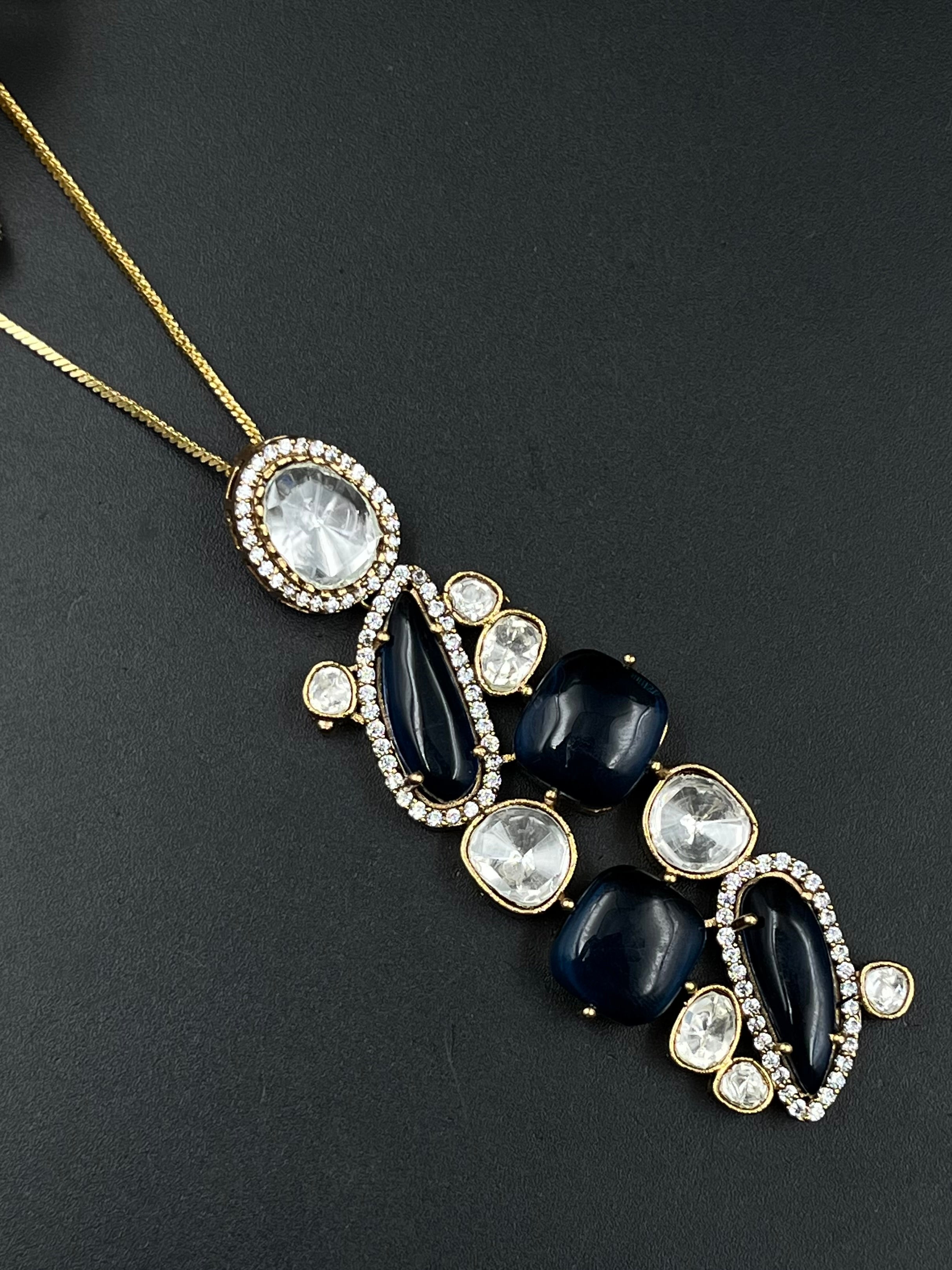 LIYAS PENDANT