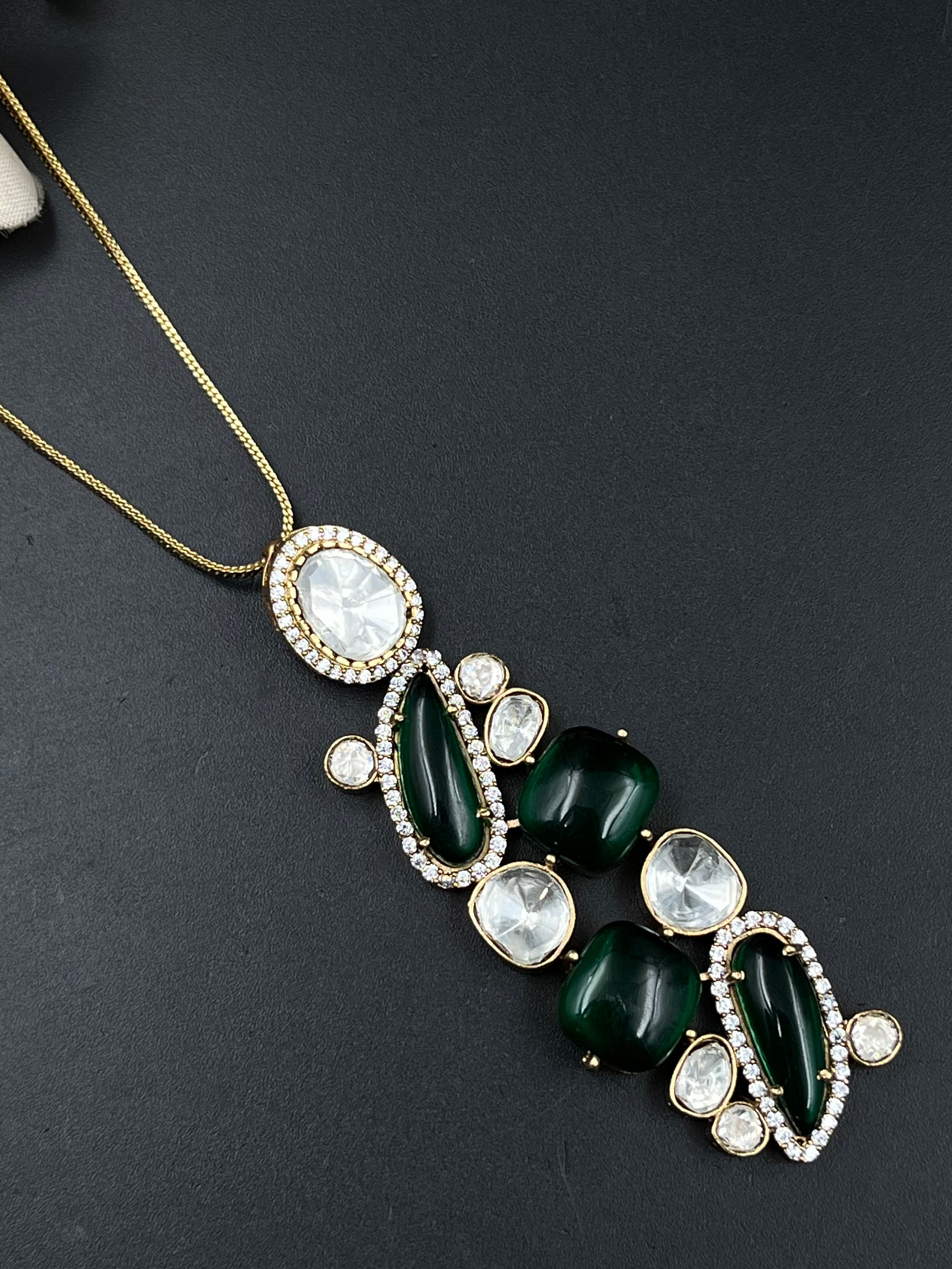 LIYAS PENDANT