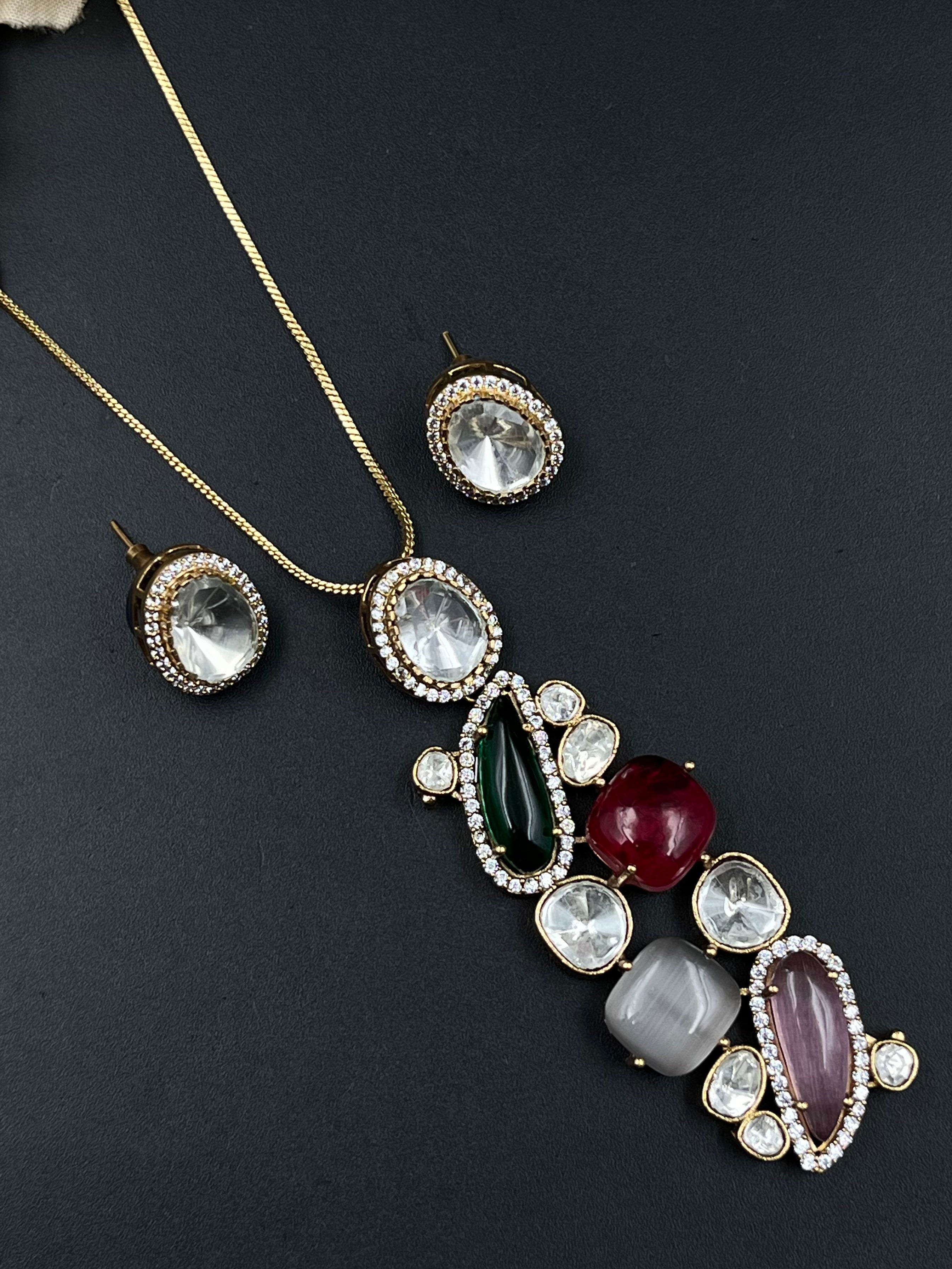 LIYAS PENDANT